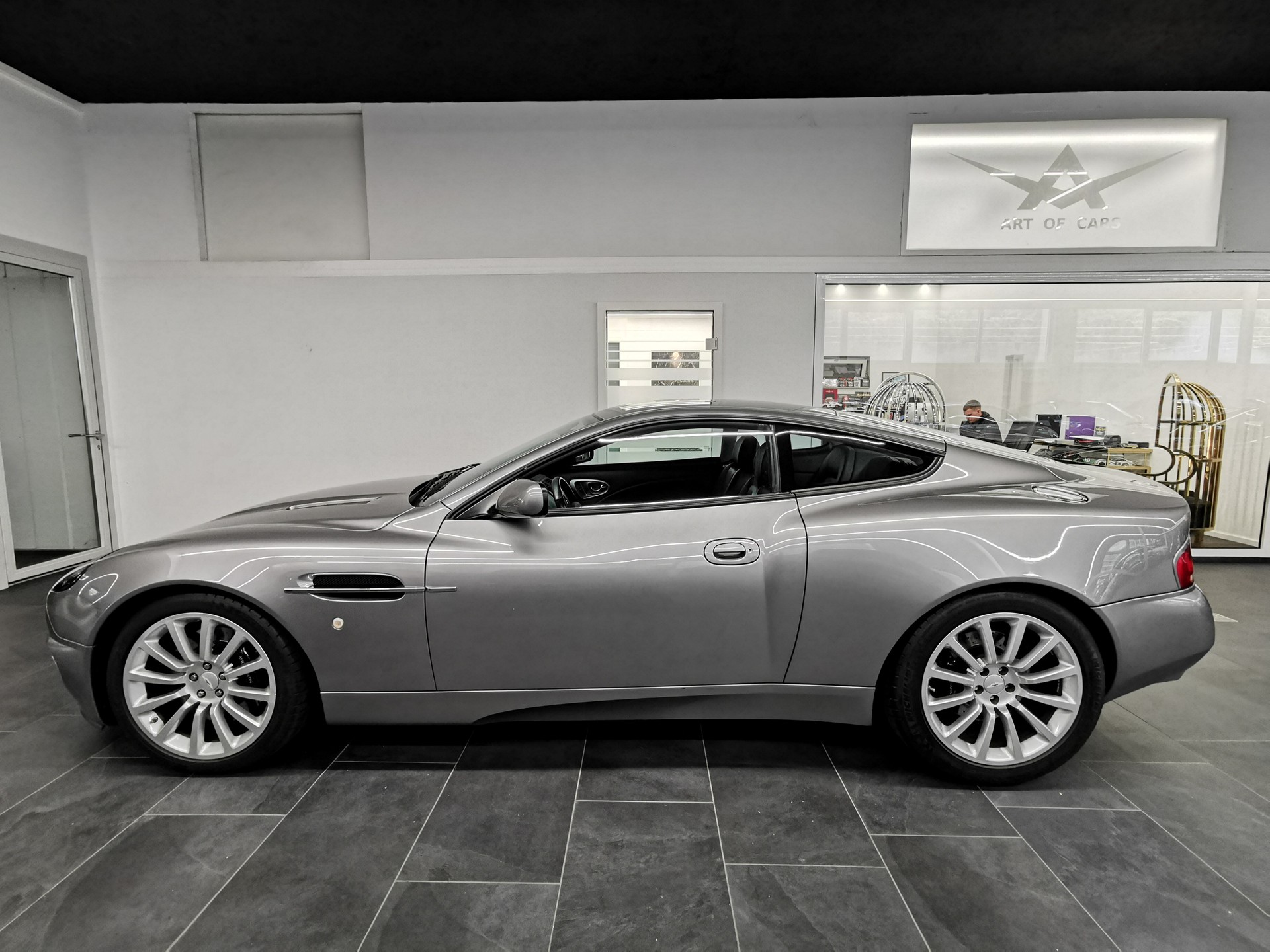 ASTON MARTIN Vanquish V12 5.9-48🇨🇭-image-3