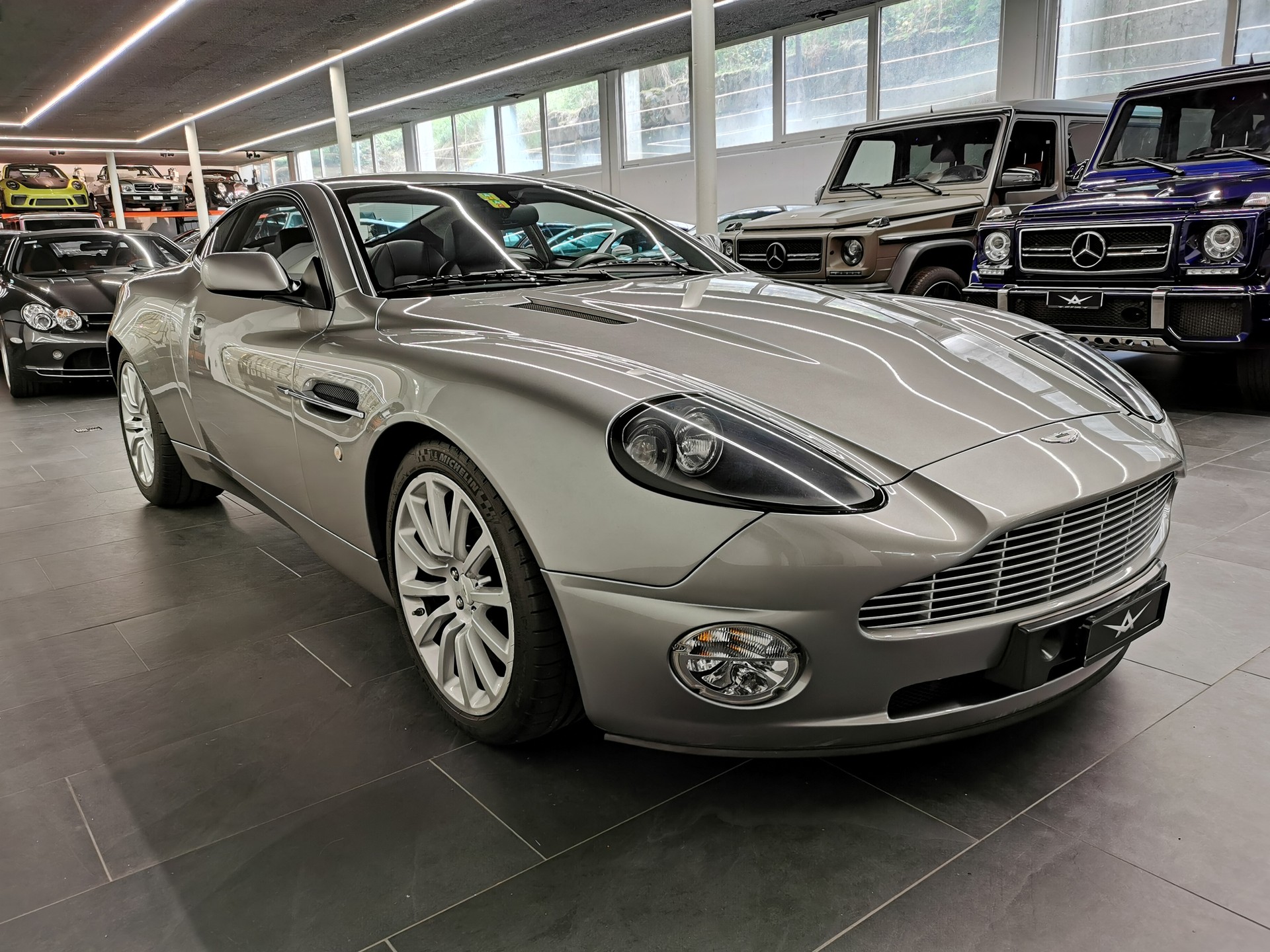 ASTON MARTIN Vanquish V12 5.9-48🇨🇭-image-0