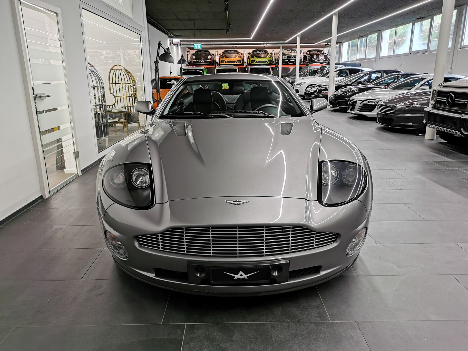 ASTON MARTIN Vanquish V12 5.9-48🇨🇭-image-1