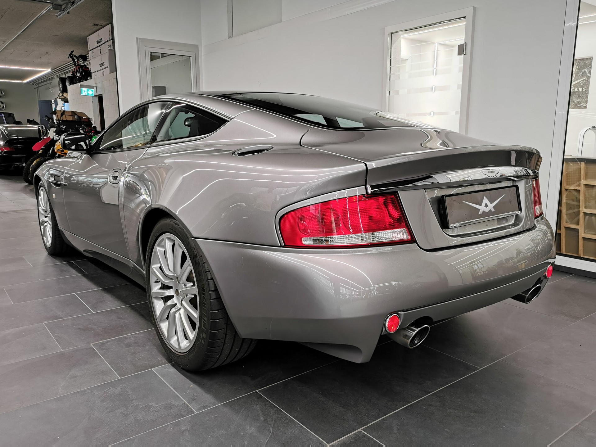 ASTON MARTIN Vanquish V12 5.9-48🇨🇭-image-4