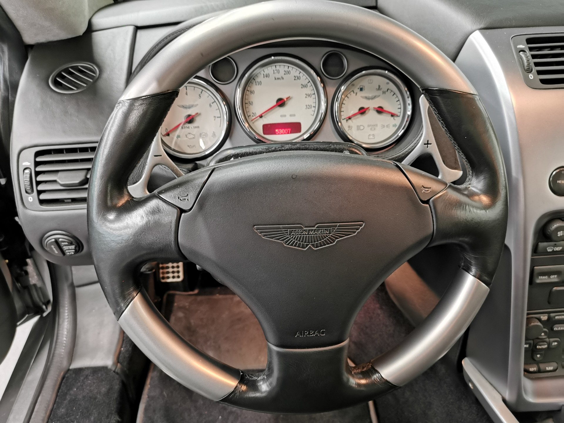 ASTON MARTIN Vanquish V12 5.9-48🇨🇭-image-6