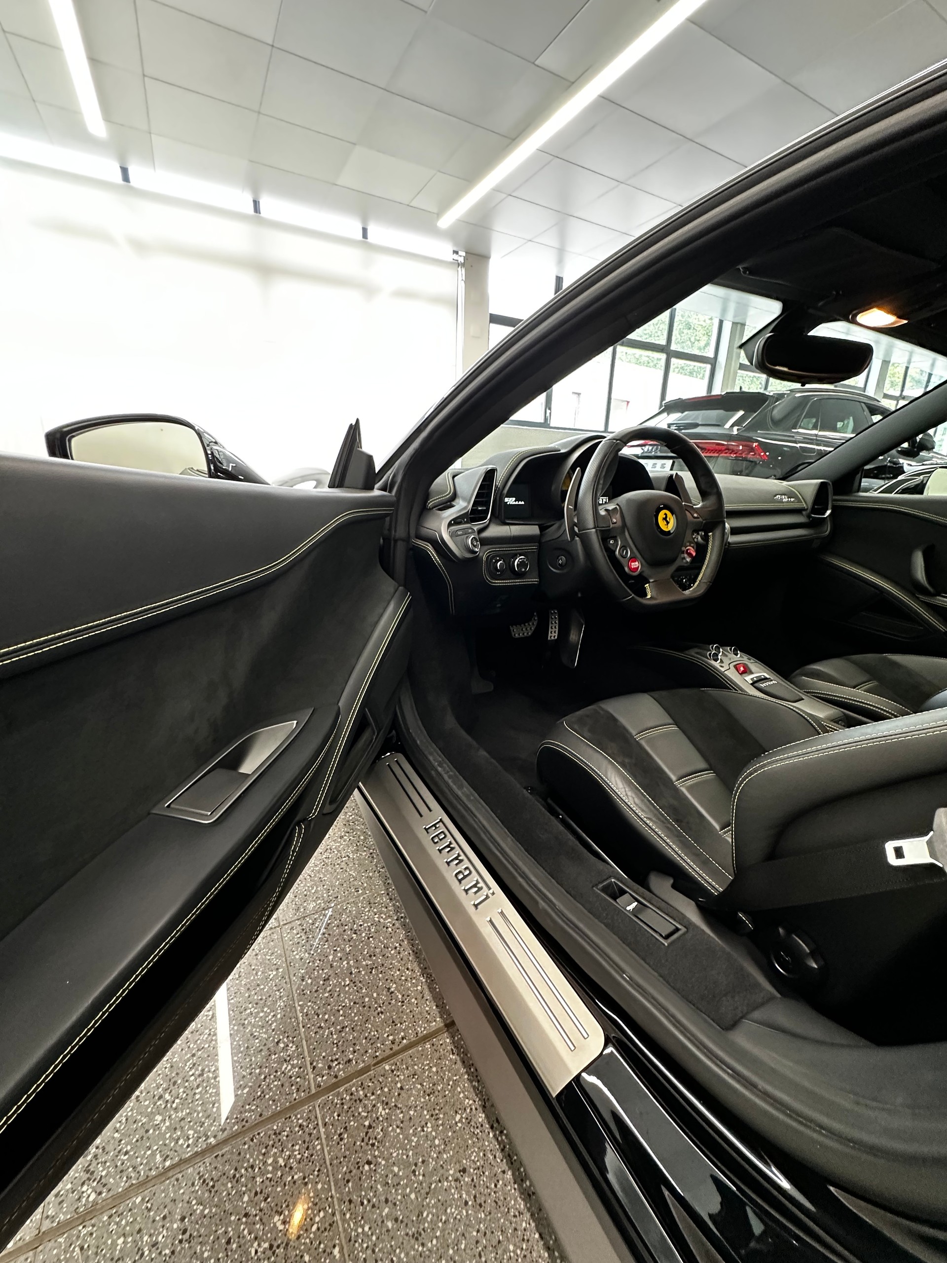 FERRARI 458 Italia 4.5 V8-image-8