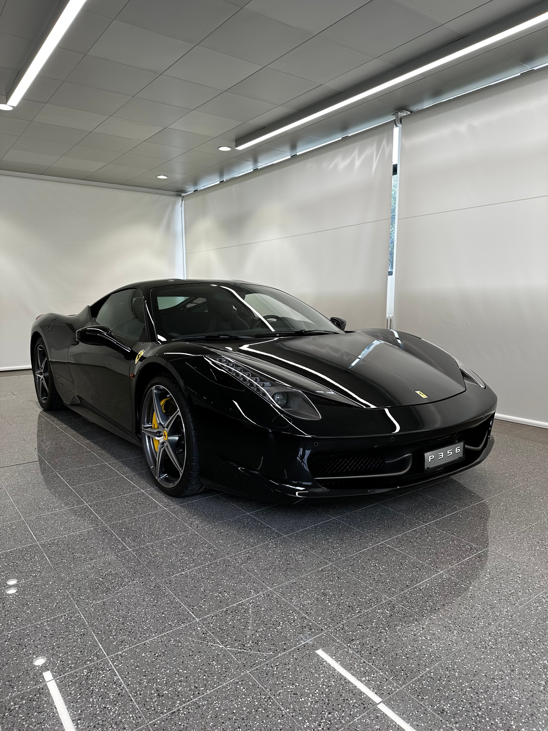 FERRARI 458 Italia 4.5 V8-image-1
