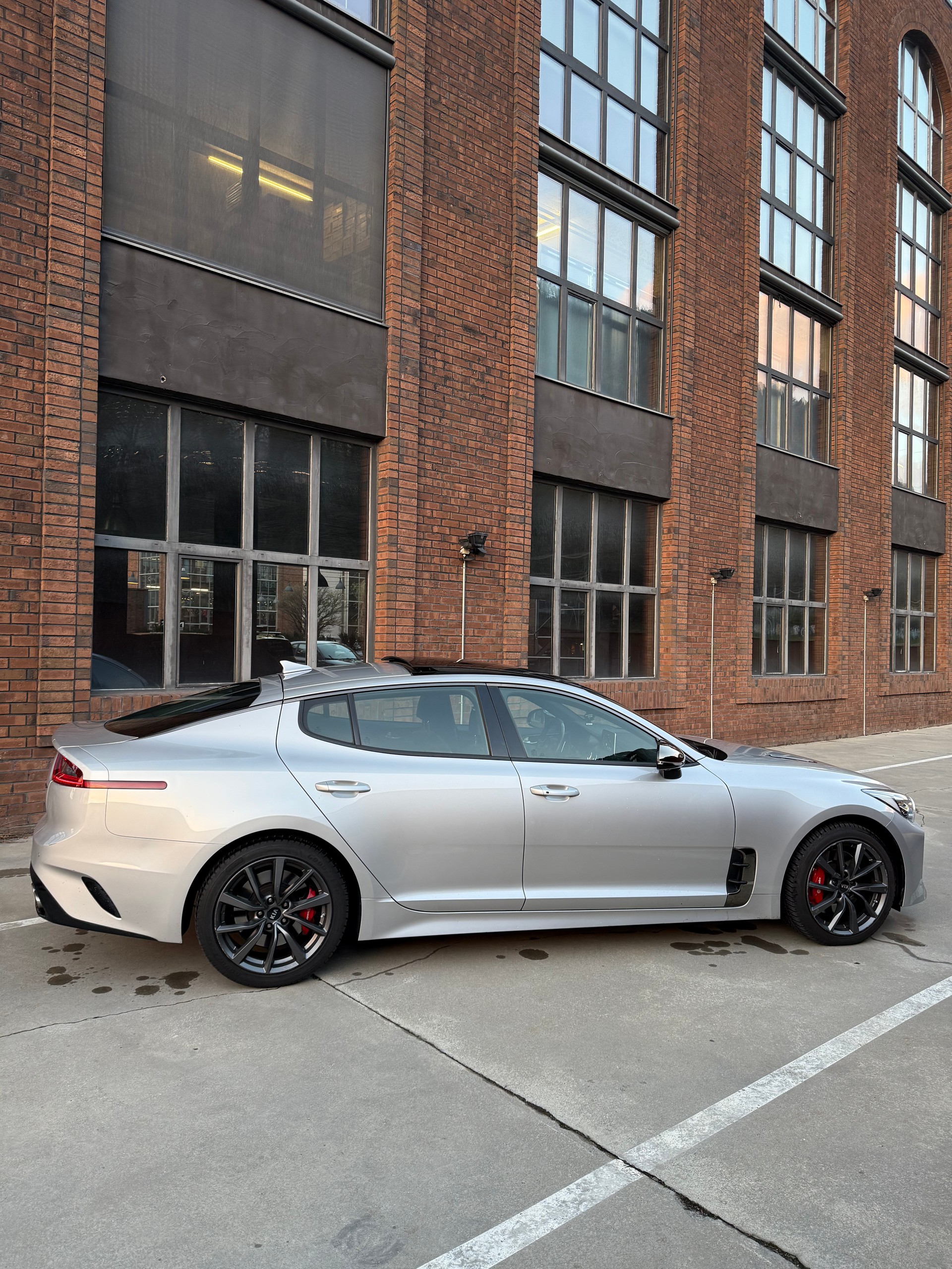 KIA Stinger 3.3 T-GDi GT Automat AWD-image-2