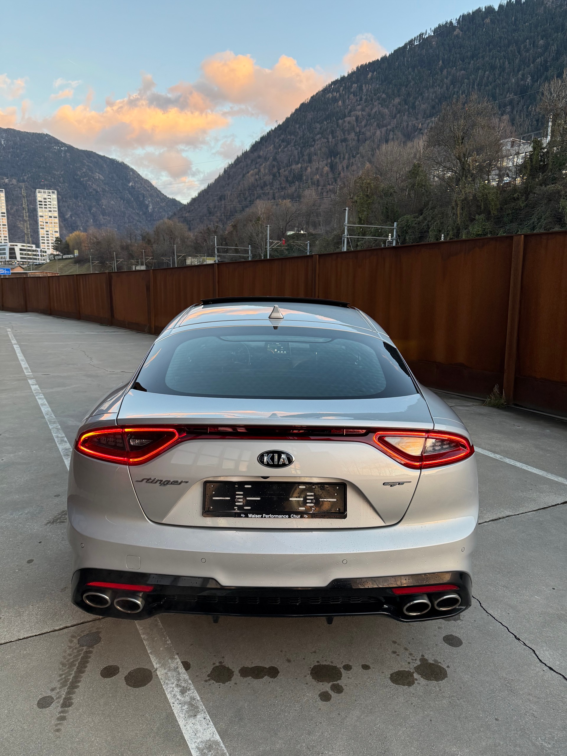 KIA Stinger 3.3 T-GDi GT Automat AWD-image-3