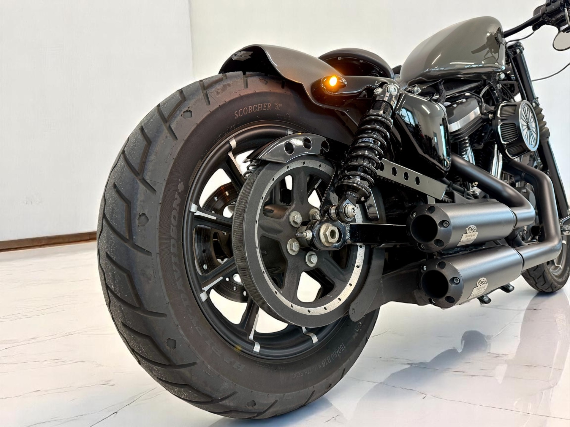 HARLEY-DAVIDSON XL 883 N Sportster Iron ABS-image-3