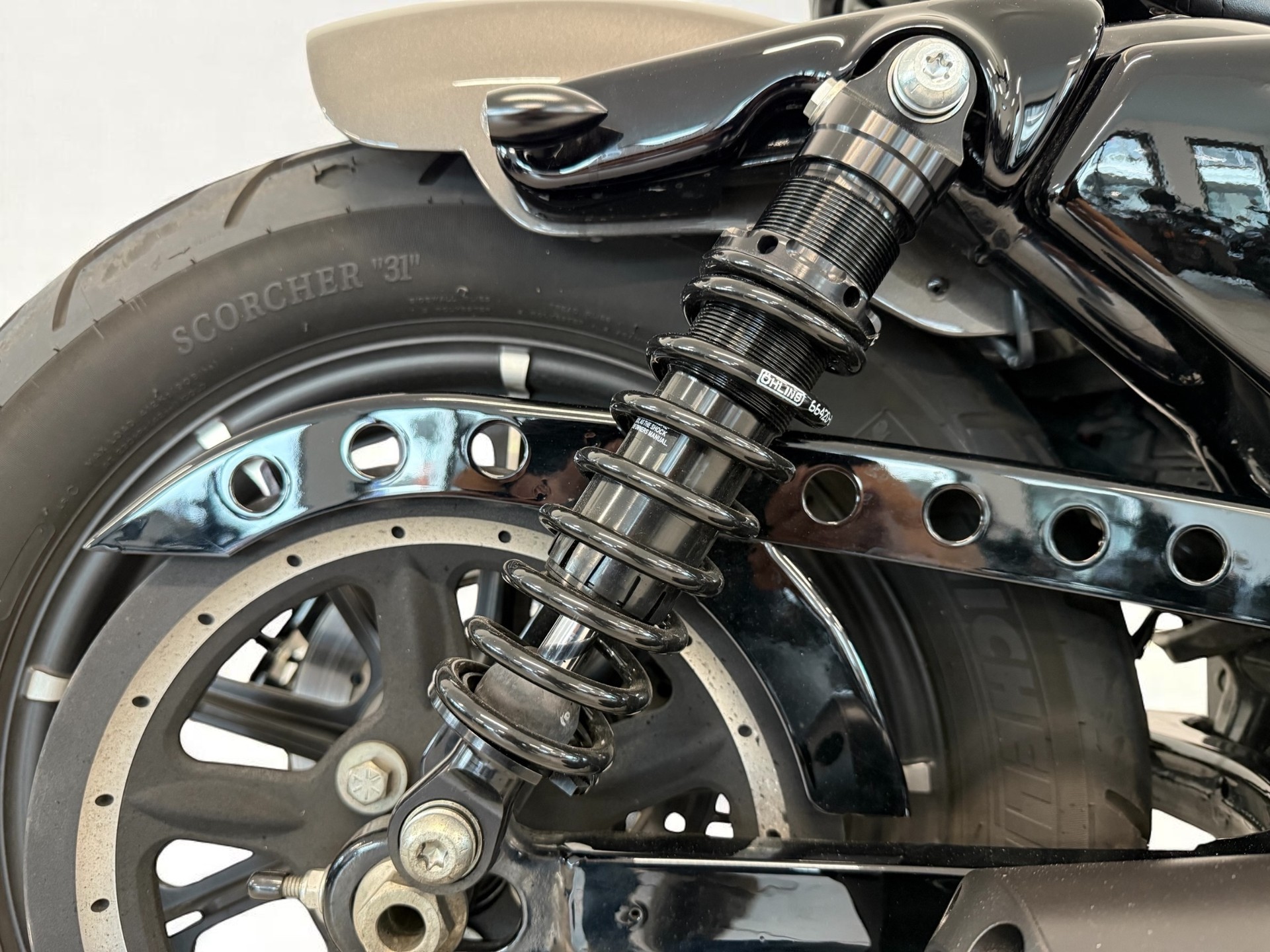 HARLEY-DAVIDSON XL 883 N Sportster Iron ABS-image-9