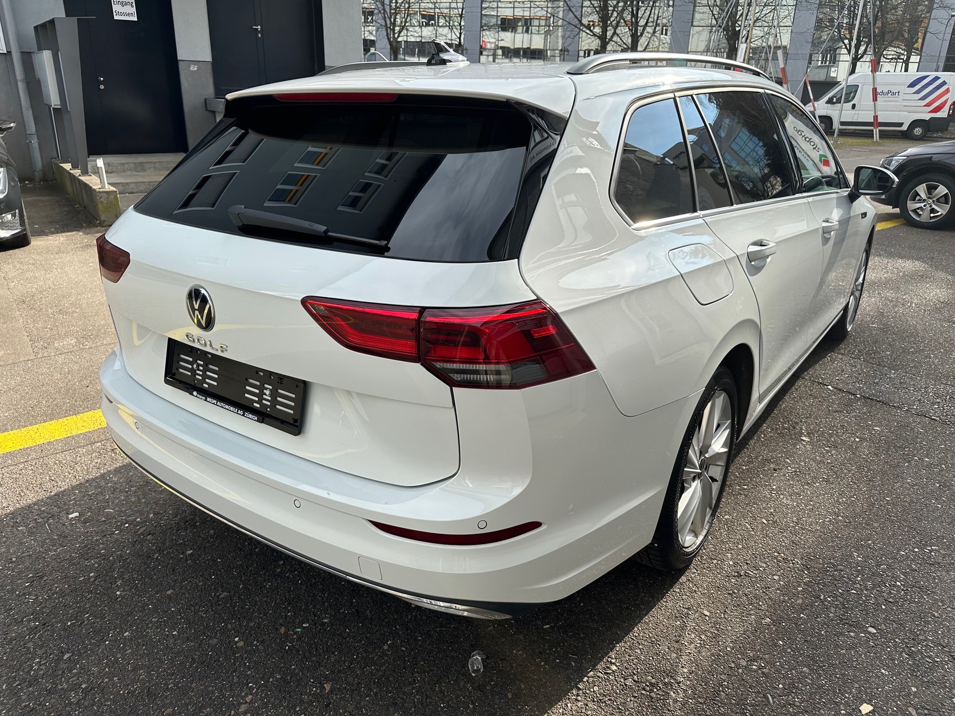 VW Golf Variant 2.0 TDI Style DSG-image-6