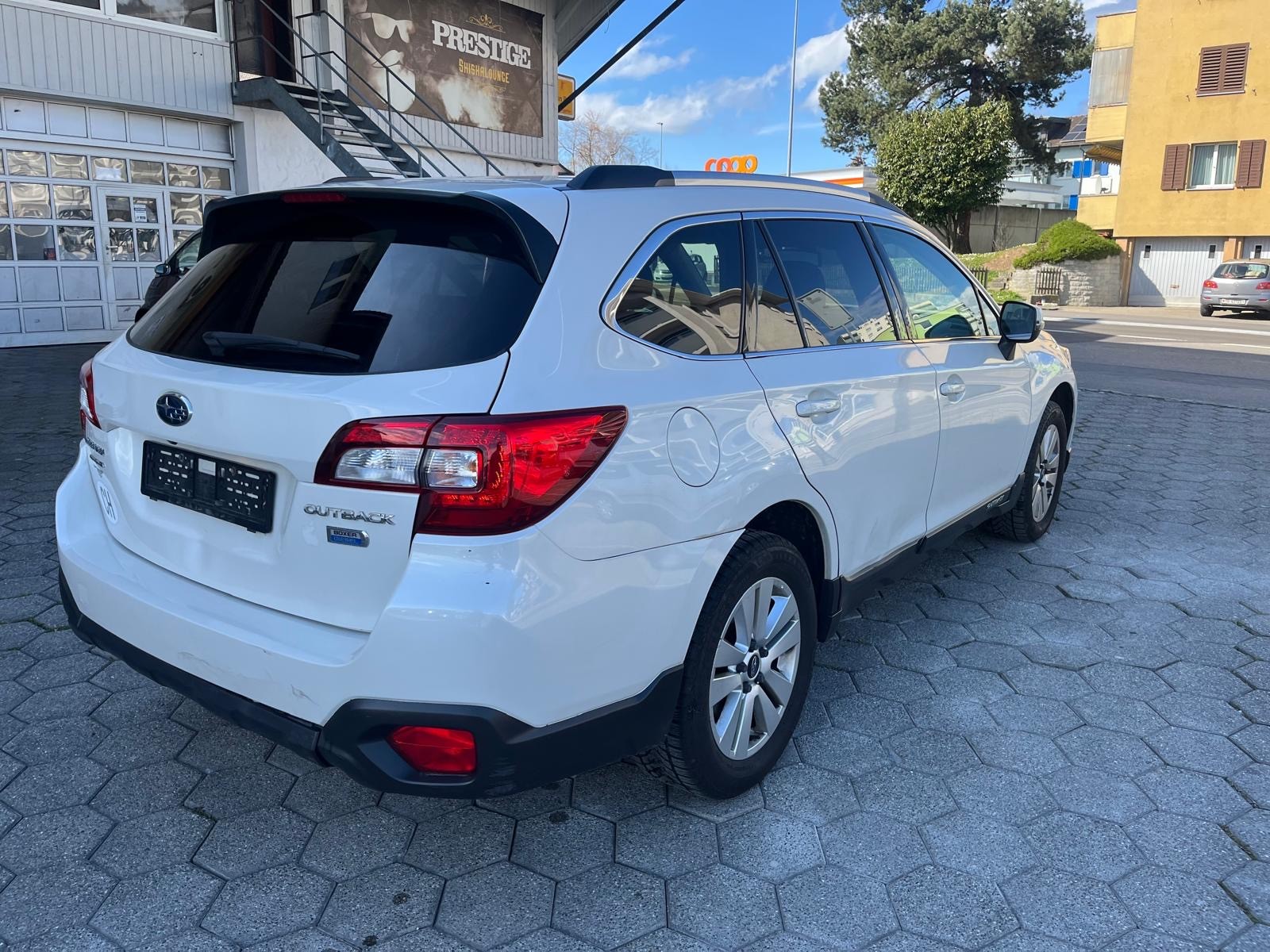 SUBARU Outback 2.0D Swiss AWD Lineartronic-image-3