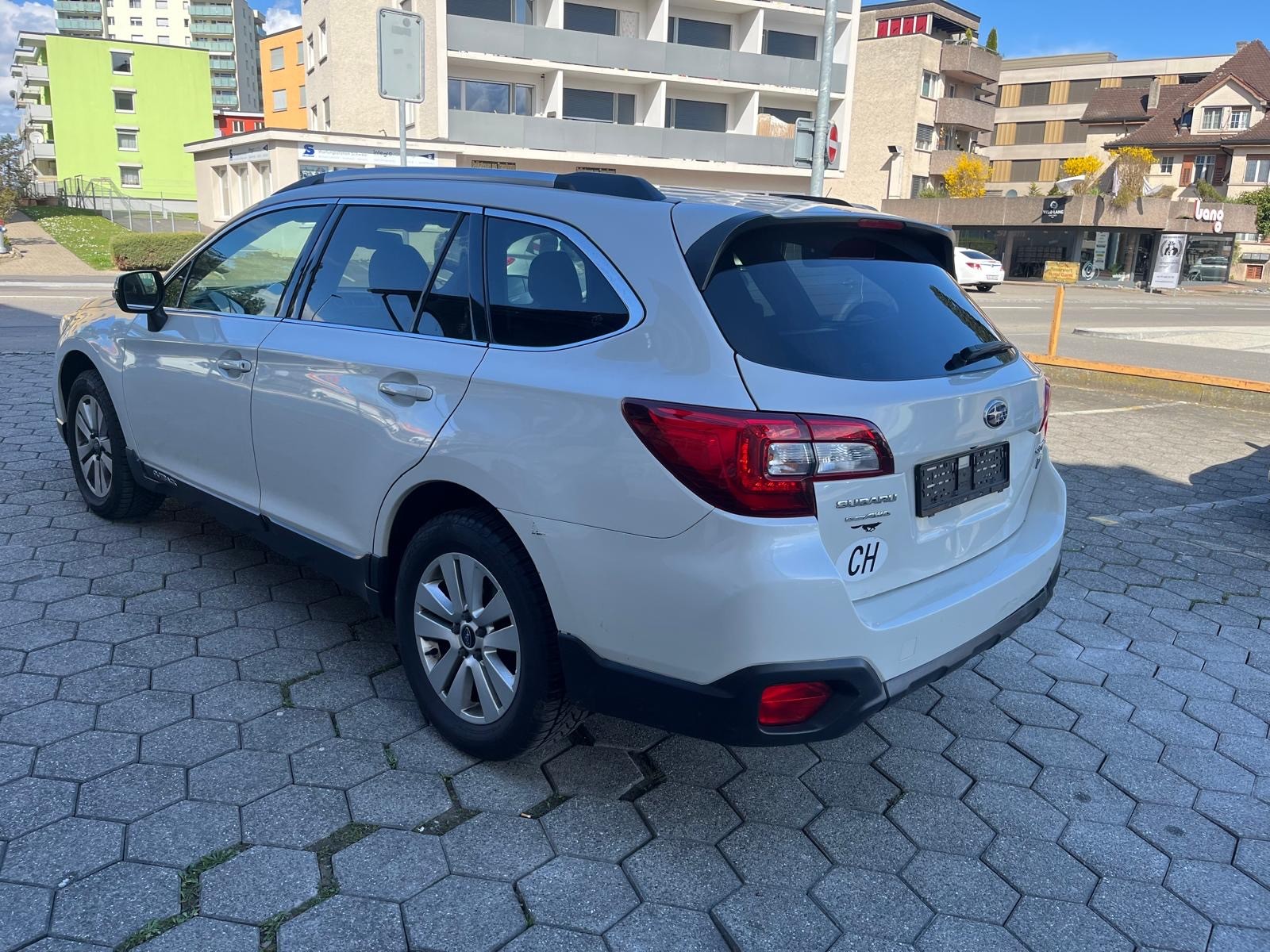 SUBARU Outback 2.0D Swiss AWD Lineartronic-image-4