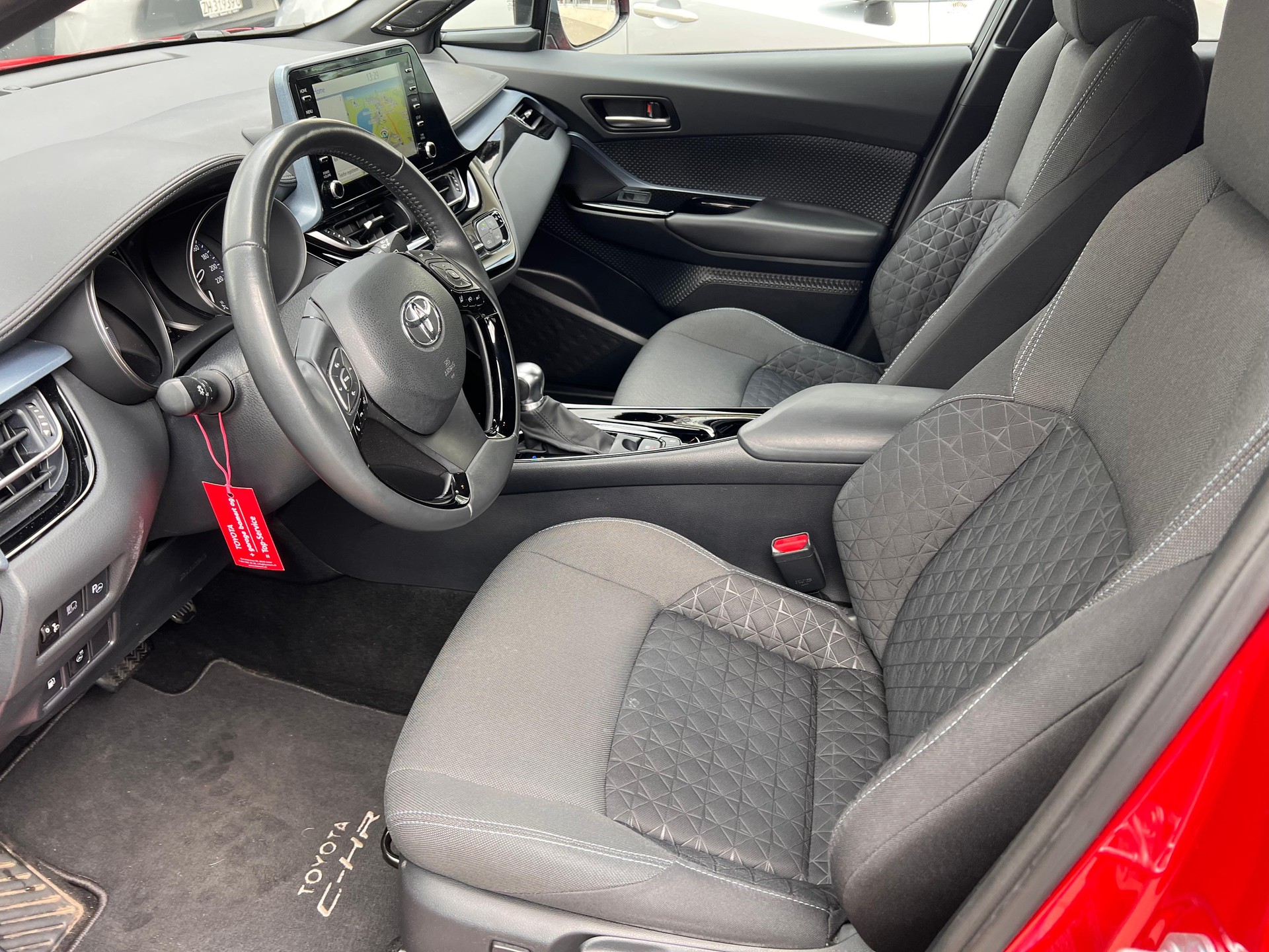 TOYOTA C-HR 2.0 VVTi HSD Trend-image-8