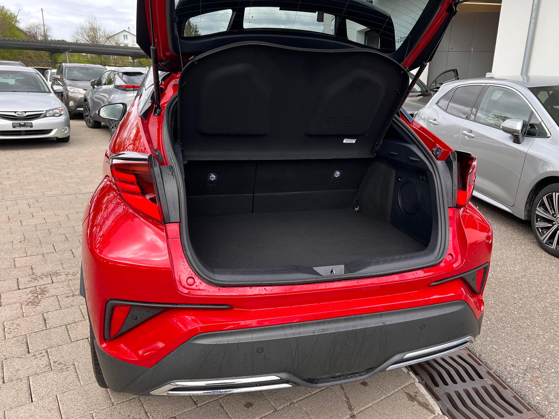TOYOTA C-HR 2.0 VVTi HSD Trend-image-6