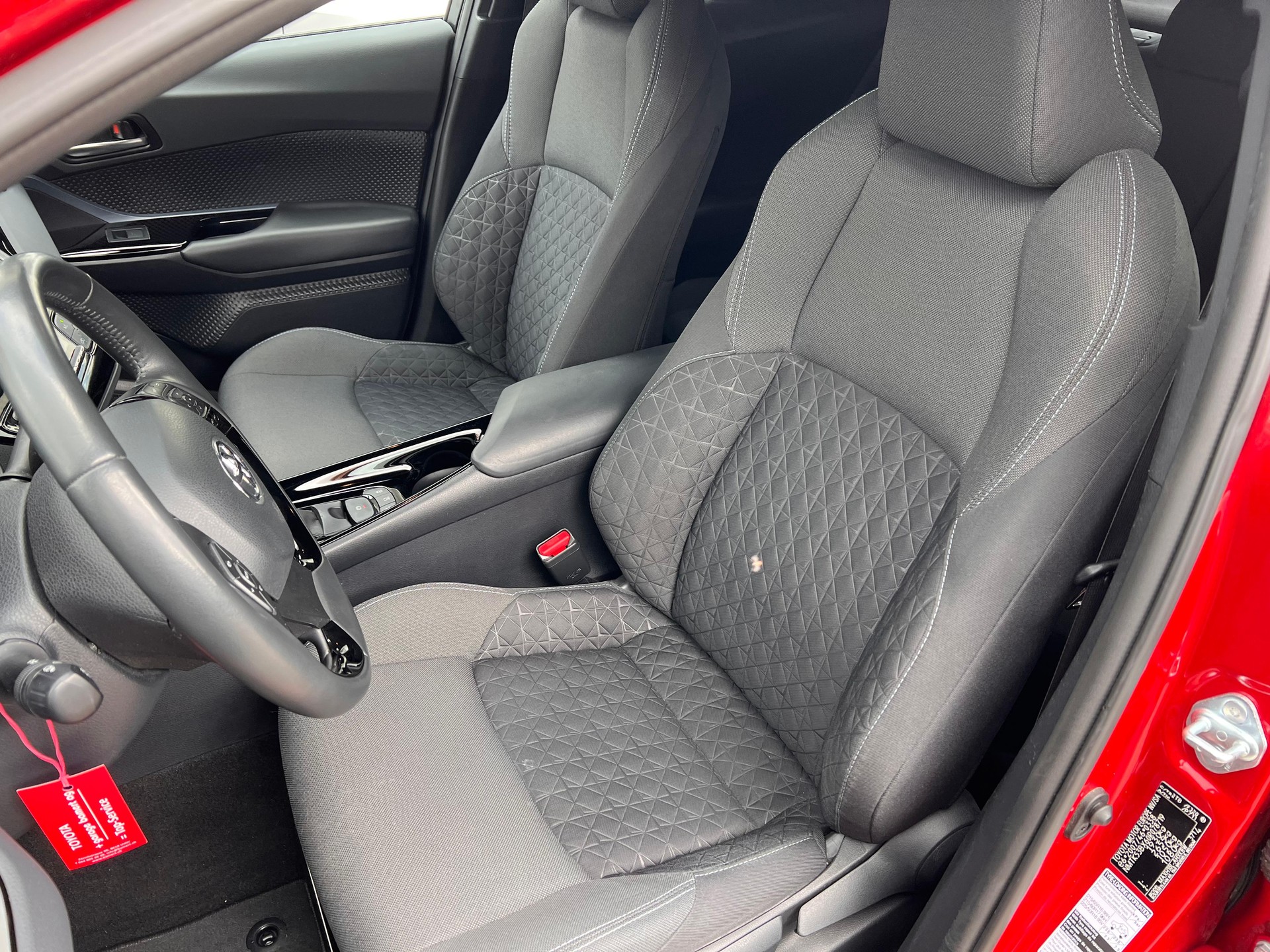 TOYOTA C-HR 2.0 VVTi HSD Trend-image-9