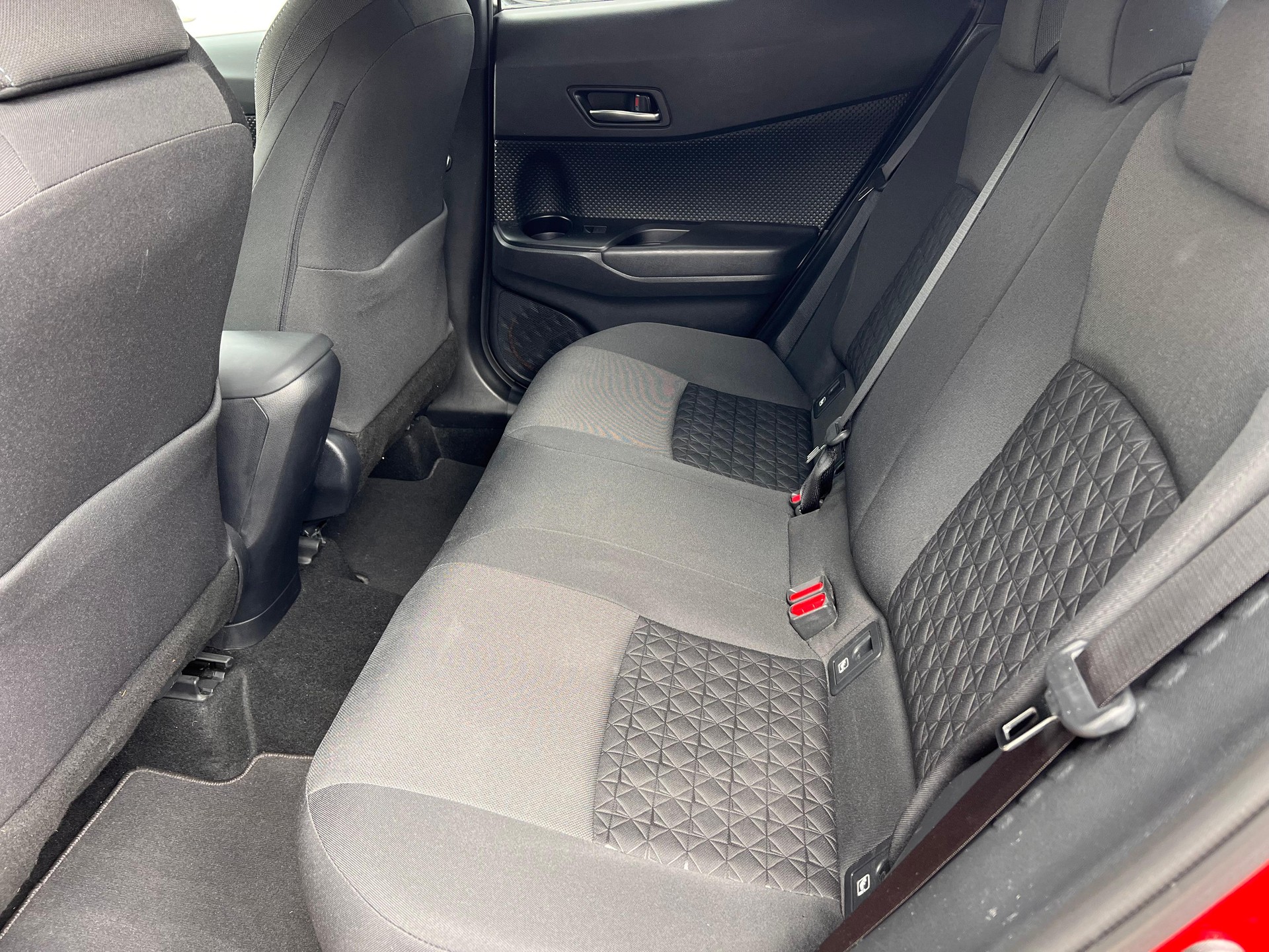 TOYOTA C-HR 2.0 VVTi HSD Trend-image-10