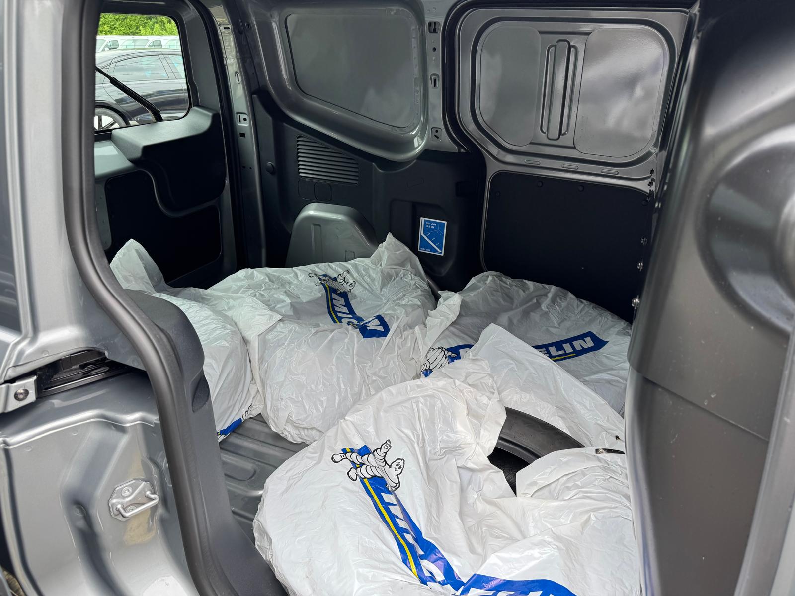 FORD Transit Courier 1.5 Limit-image-9