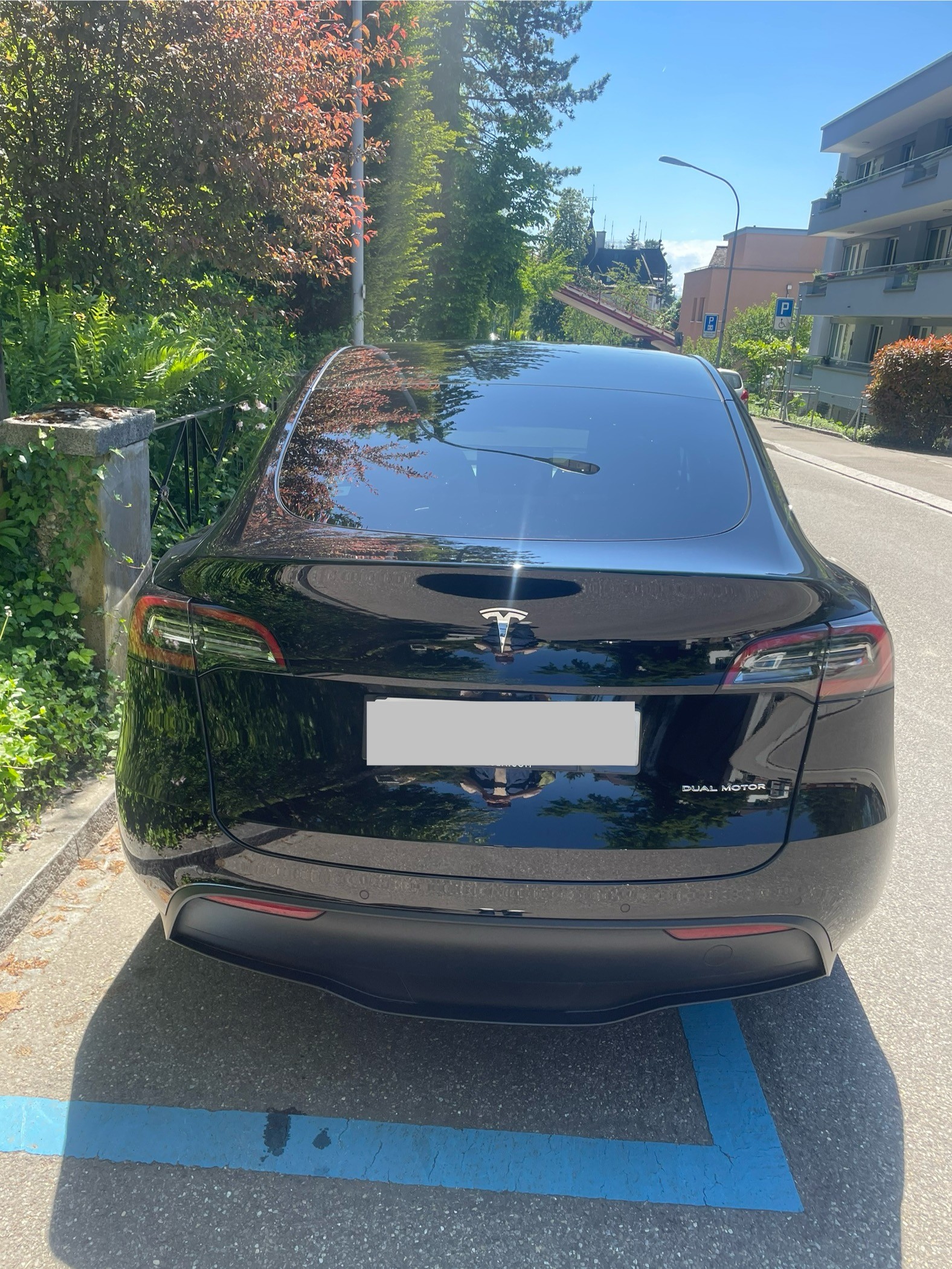 TESLA Model Y Long Range 4x4 dual motor, Innenraum weiss, 8-fach bereift-image-9