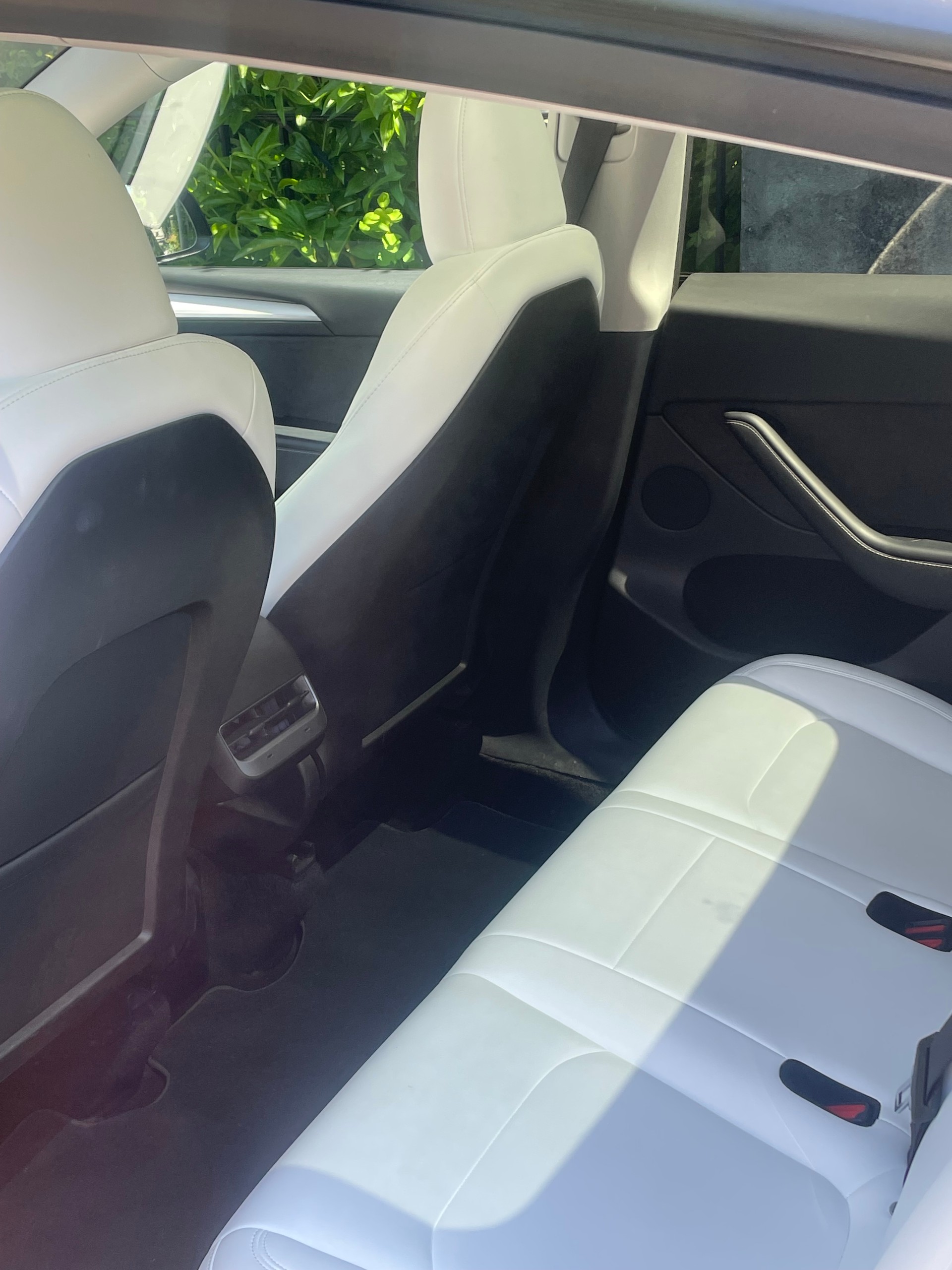 TESLA Model Y Long Range 4x4 dual motor, Innenraum weiss, 8-fach bereift-image-22