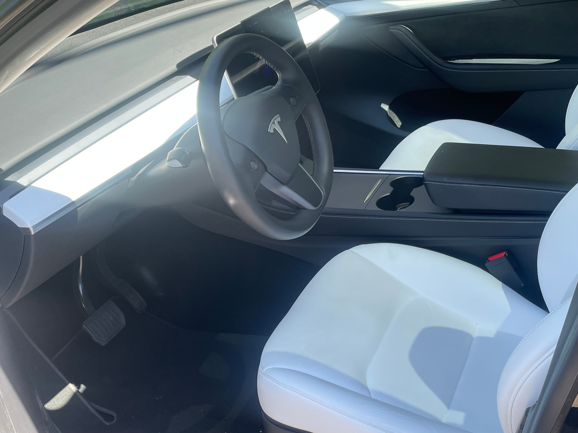 TESLA Model Y Long Range 4x4 dual motor, Innenraum weiss, 8-fach bereift-image-15