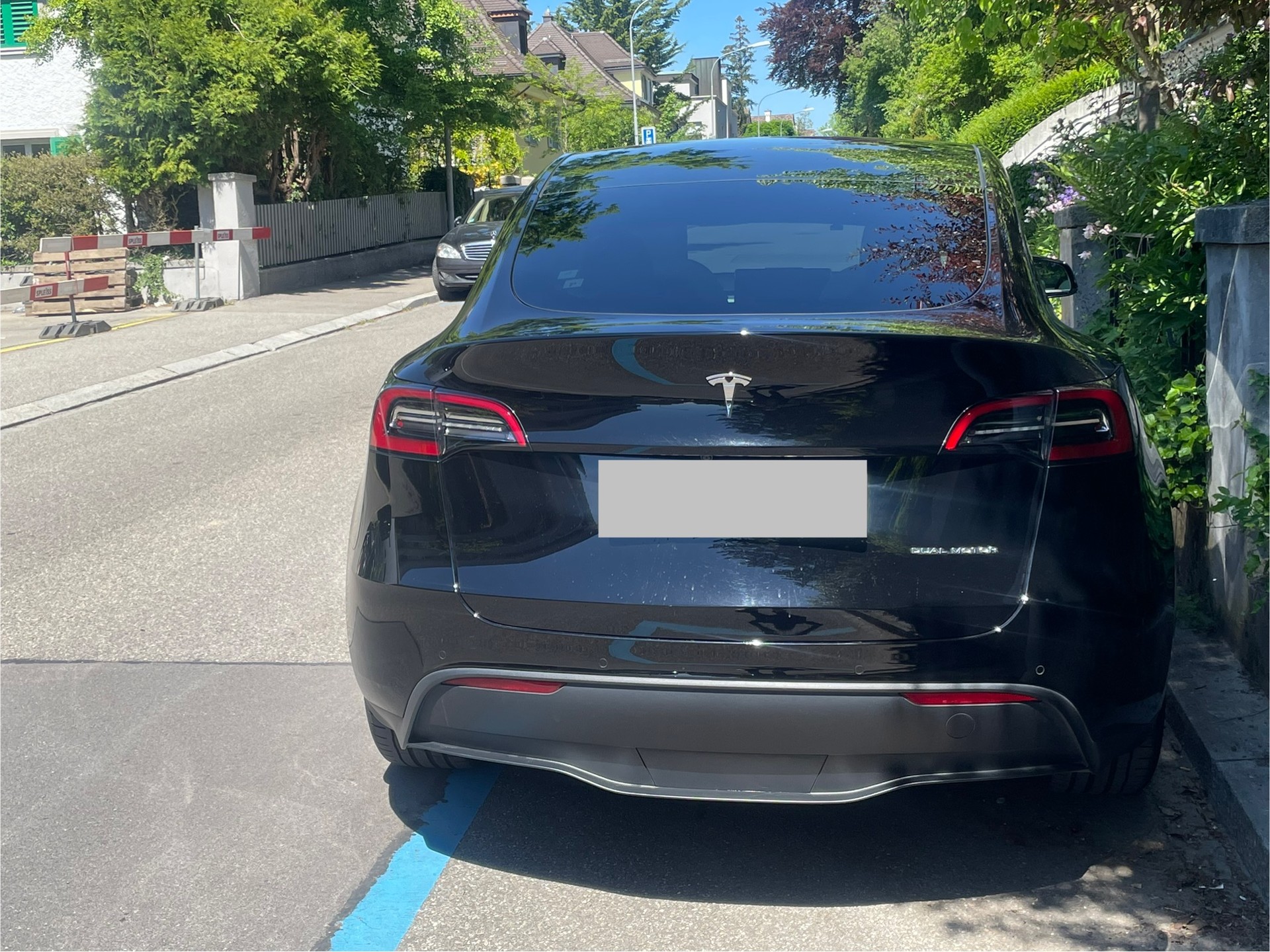 TESLA Model Y Long Range 4x4 dual motor, Innenraum weiss, 8-fach bereift-image-8
