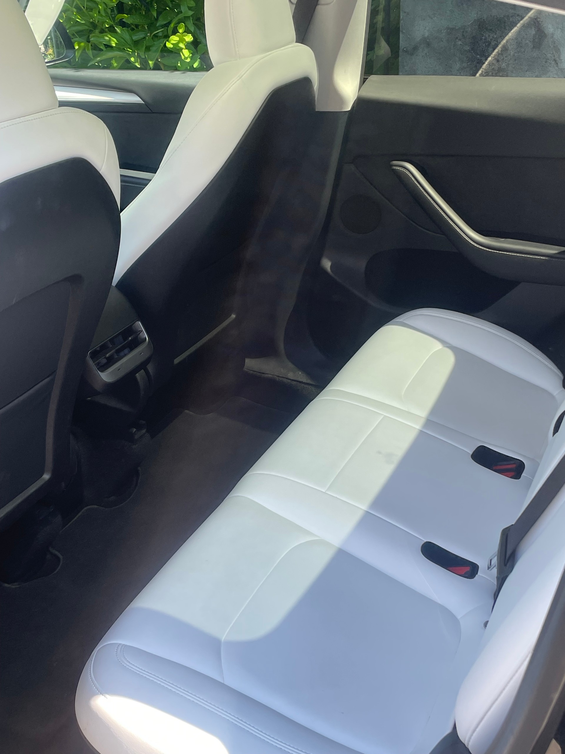 TESLA Model Y Long Range 4x4 dual motor, Innenraum weiss, 8-fach bereift-image-24