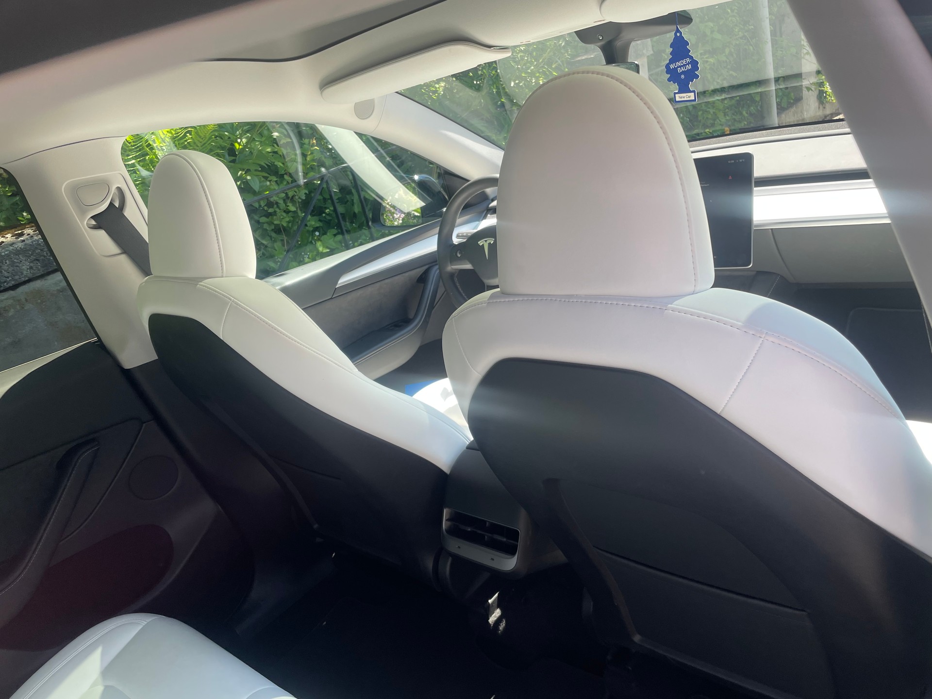 TESLA Model Y Long Range 4x4 dual motor, Innenraum weiss, 8-fach bereift-image-19