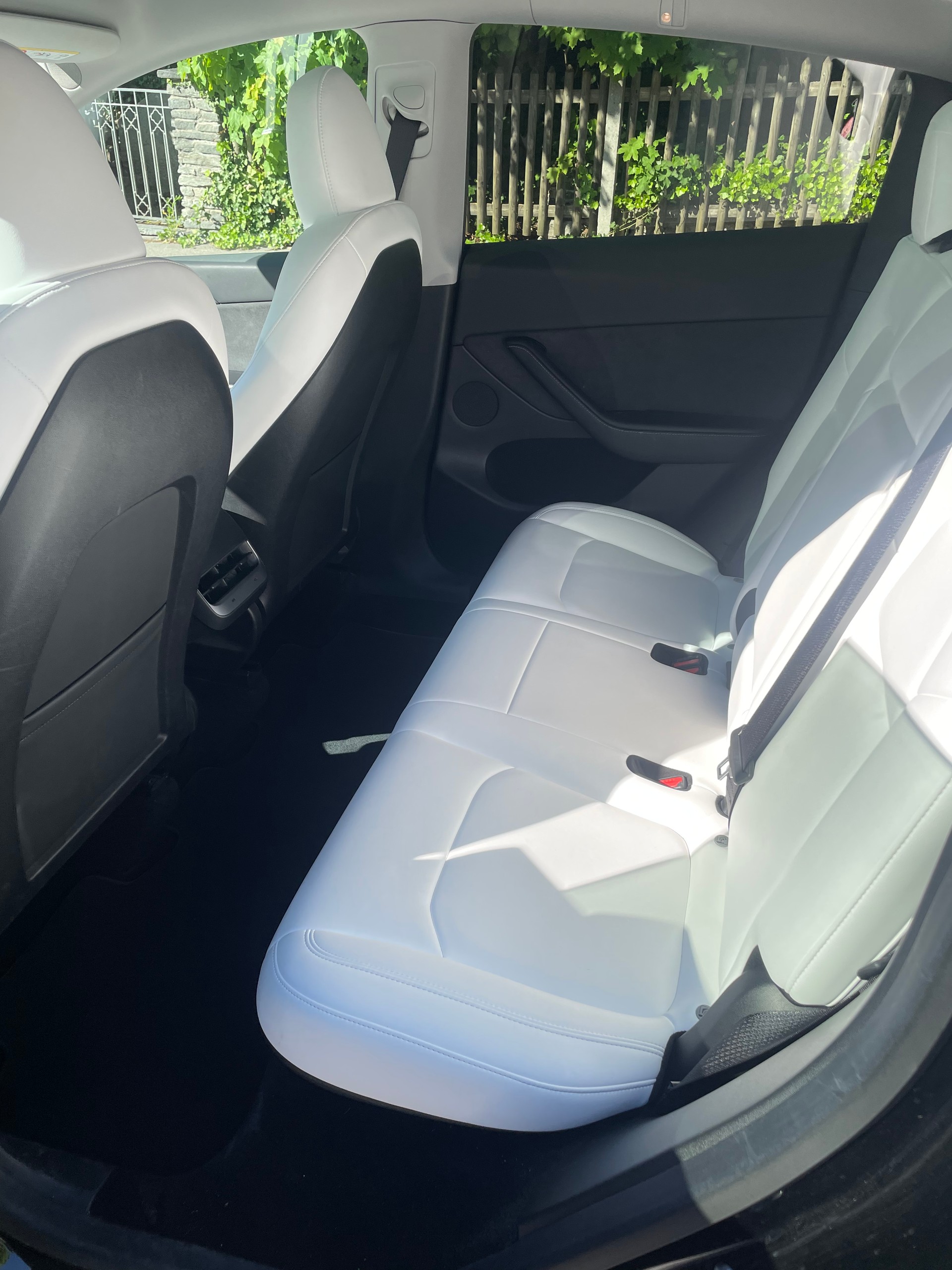 TESLA Model Y Long Range 4x4 dual motor, Innenraum weiss, 8-fach bereift-image-23