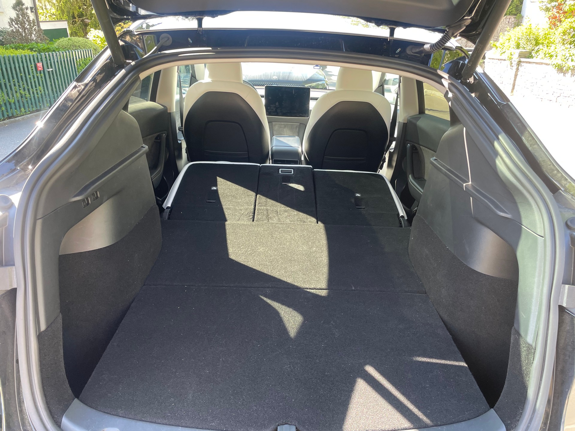 TESLA Model Y Long Range 4x4 dual motor, Innenraum weiss, 8-fach bereift-image-29