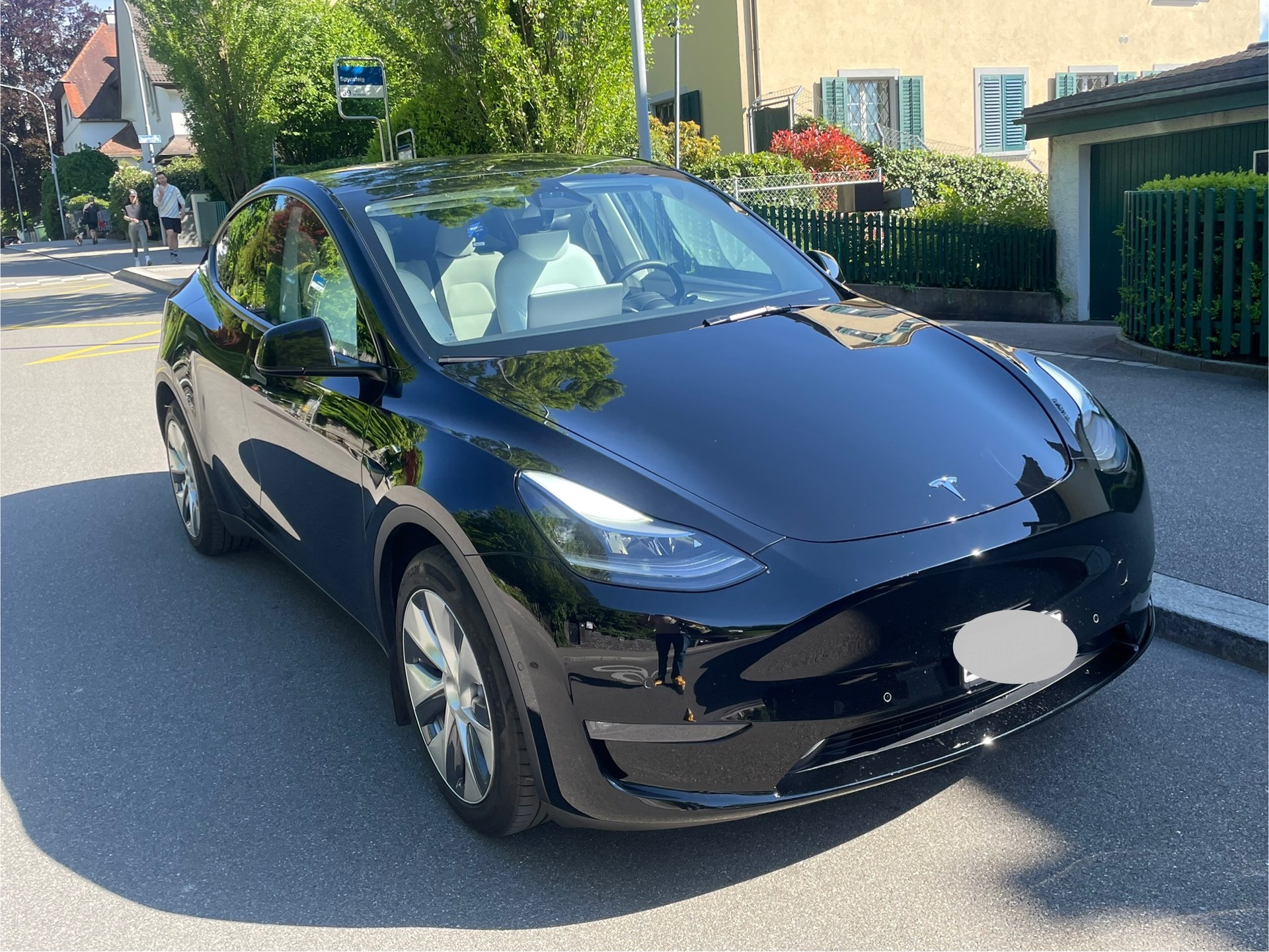 TESLA Model Y Long Range 4x4 dual motor, Innenraum weiss, 8-fach bereift-image-2
