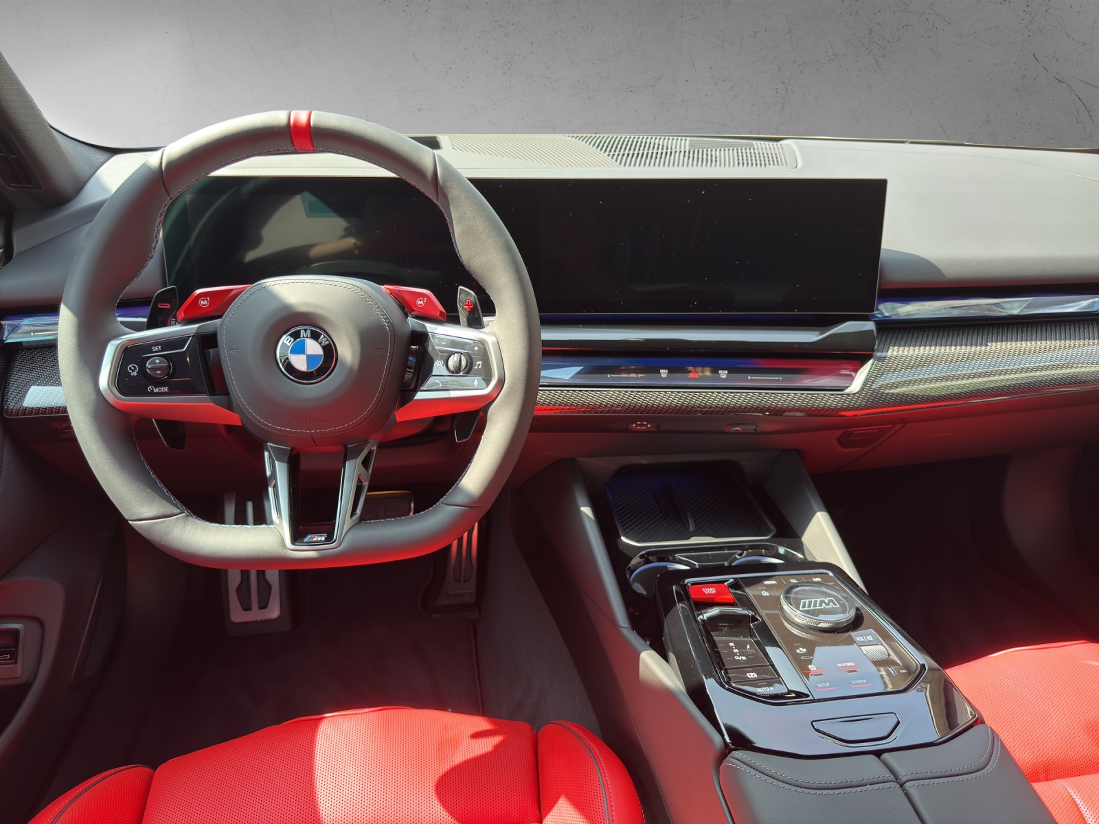 BMW M5 xDrive Touring-image-13