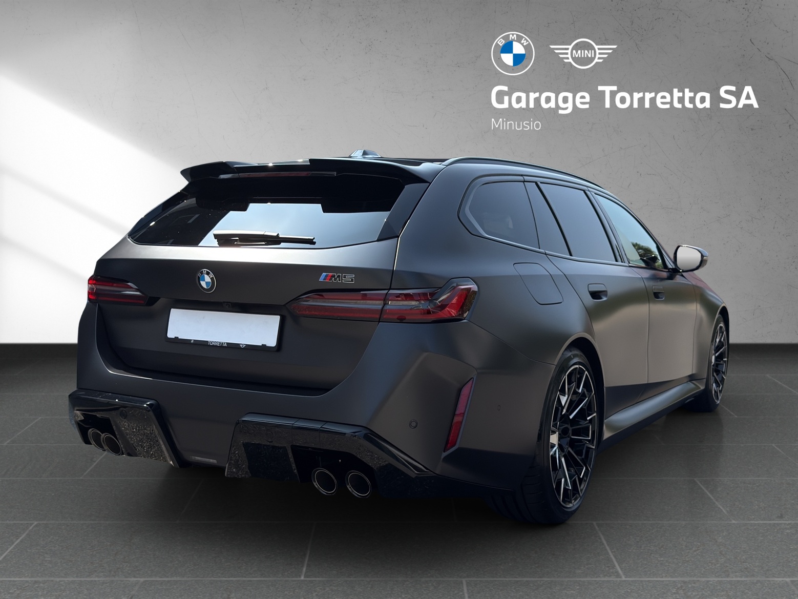 BMW M5 xDrive Touring-image-4