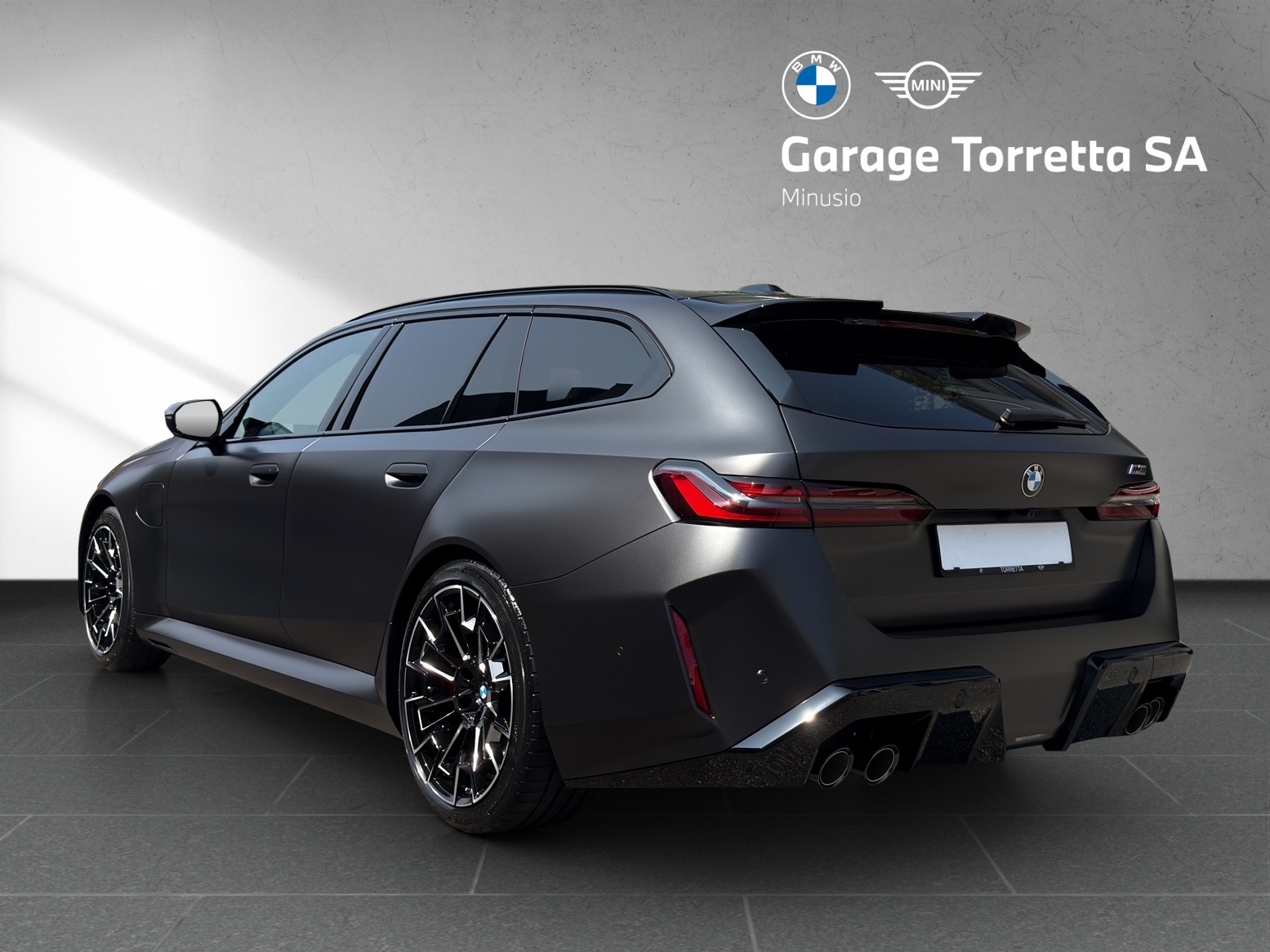 BMW M5 xDrive Touring-image-2