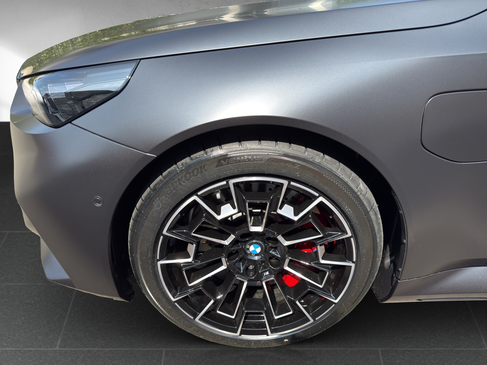 BMW M5 xDrive Touring-image-8
