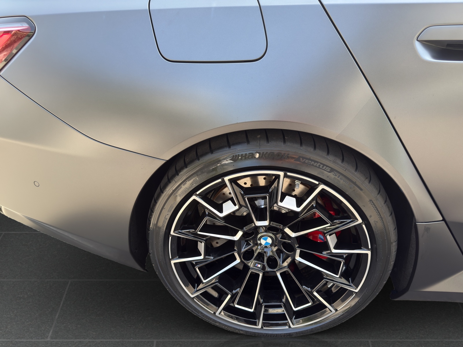 BMW M5 xDrive Touring-image-10