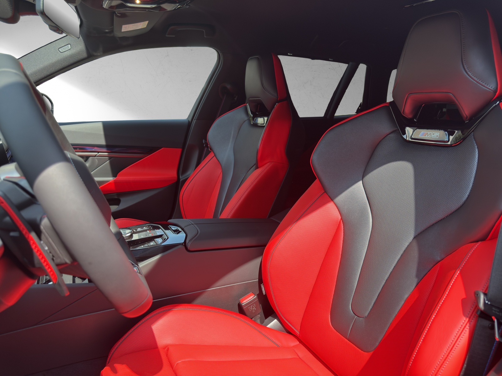 BMW M5 xDrive Touring-image-15