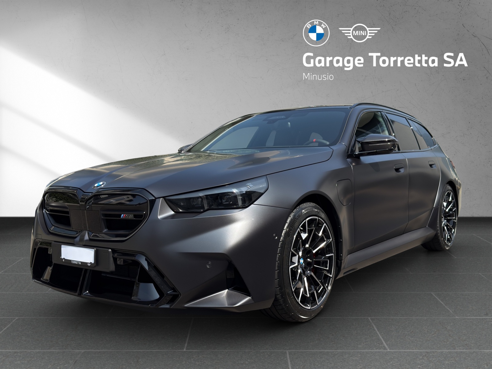 BMW M5 xDrive Touring-image-0