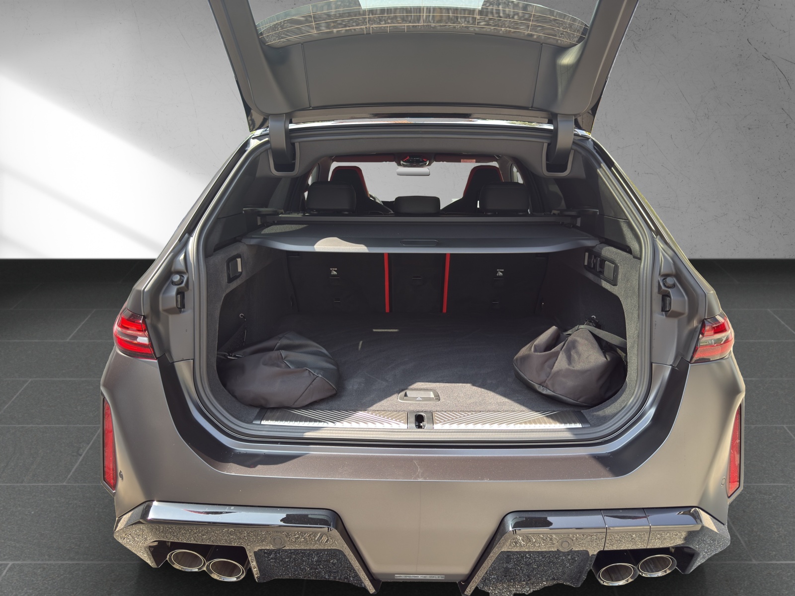BMW M5 xDrive Touring-image-17