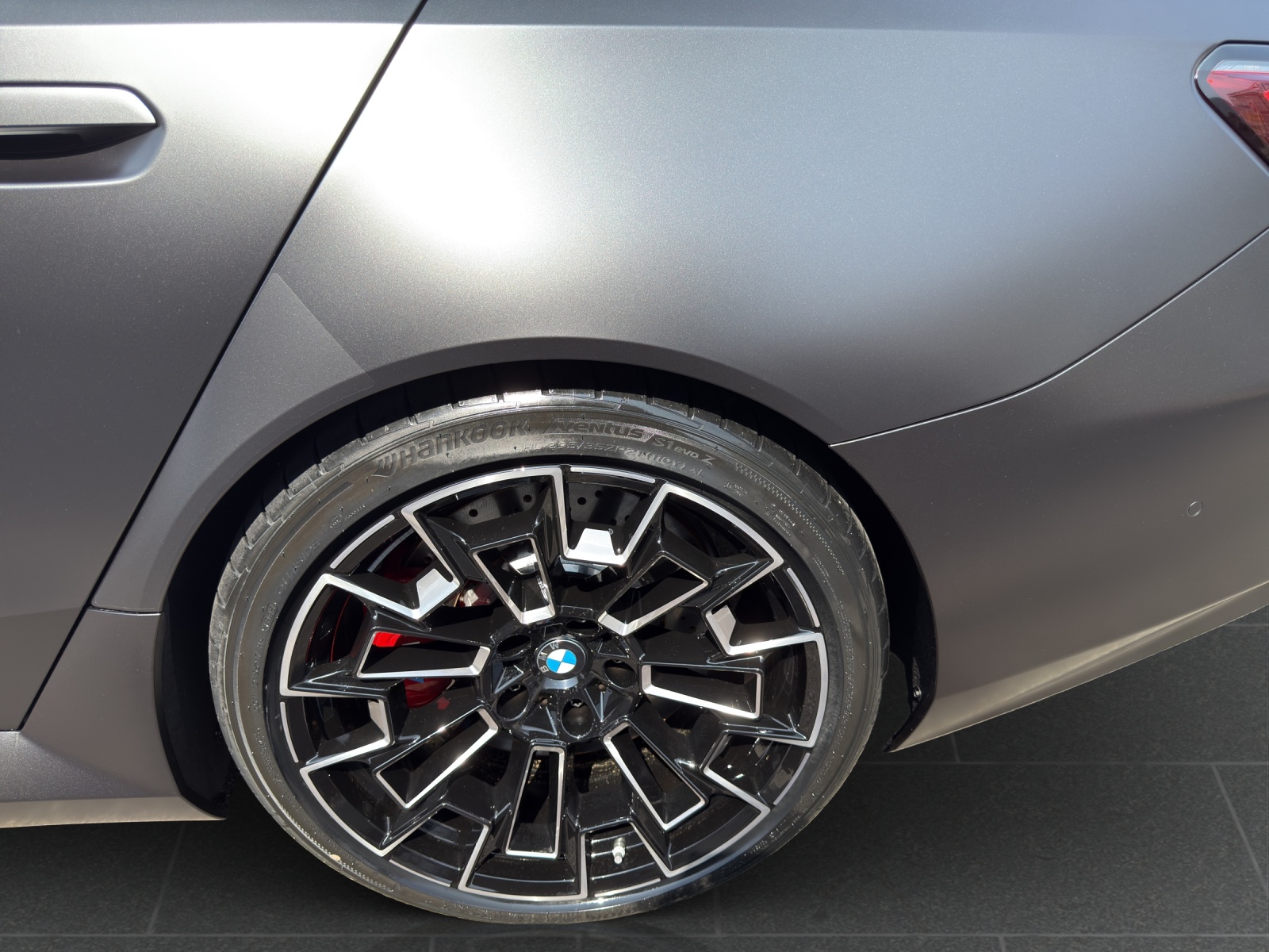 BMW M5 xDrive Touring-image-11