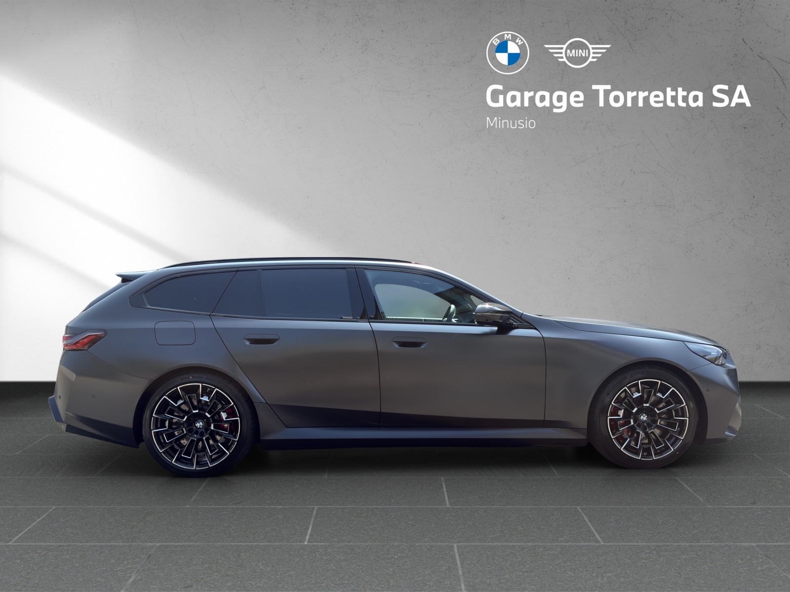 BMW M5 xDrive Touring-image-5