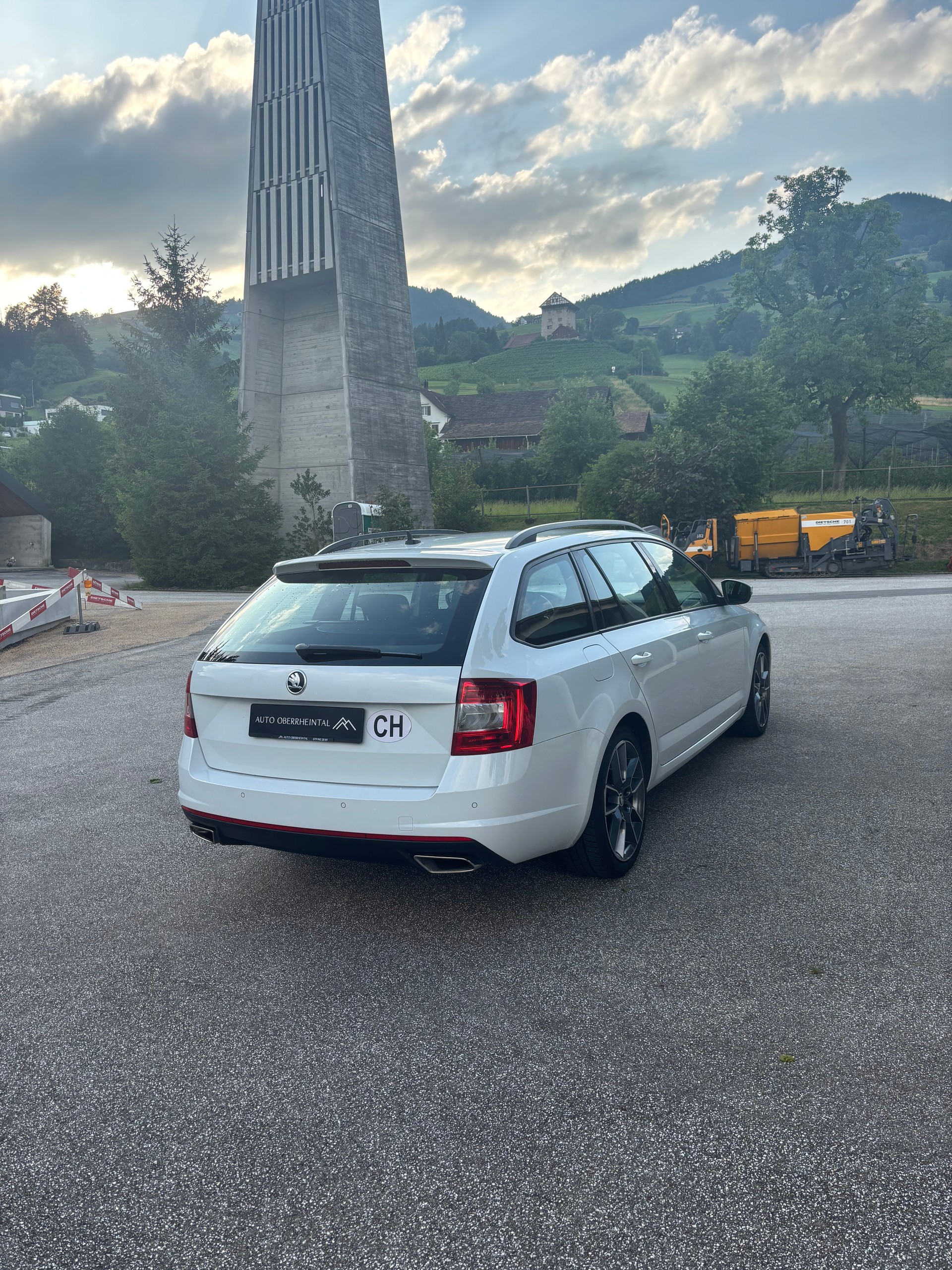 SKODA Octavia Combi 2.0 TDI RS DSG-image-8