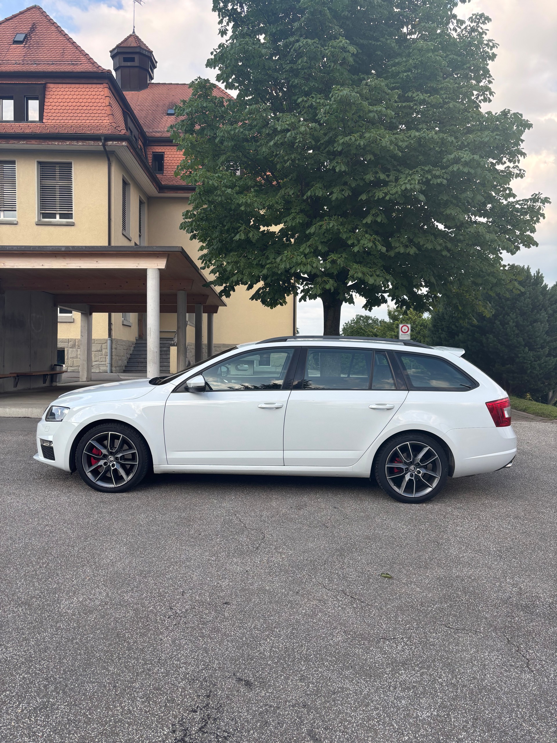 SKODA Octavia Combi 2.0 TDI RS DSG-image-3