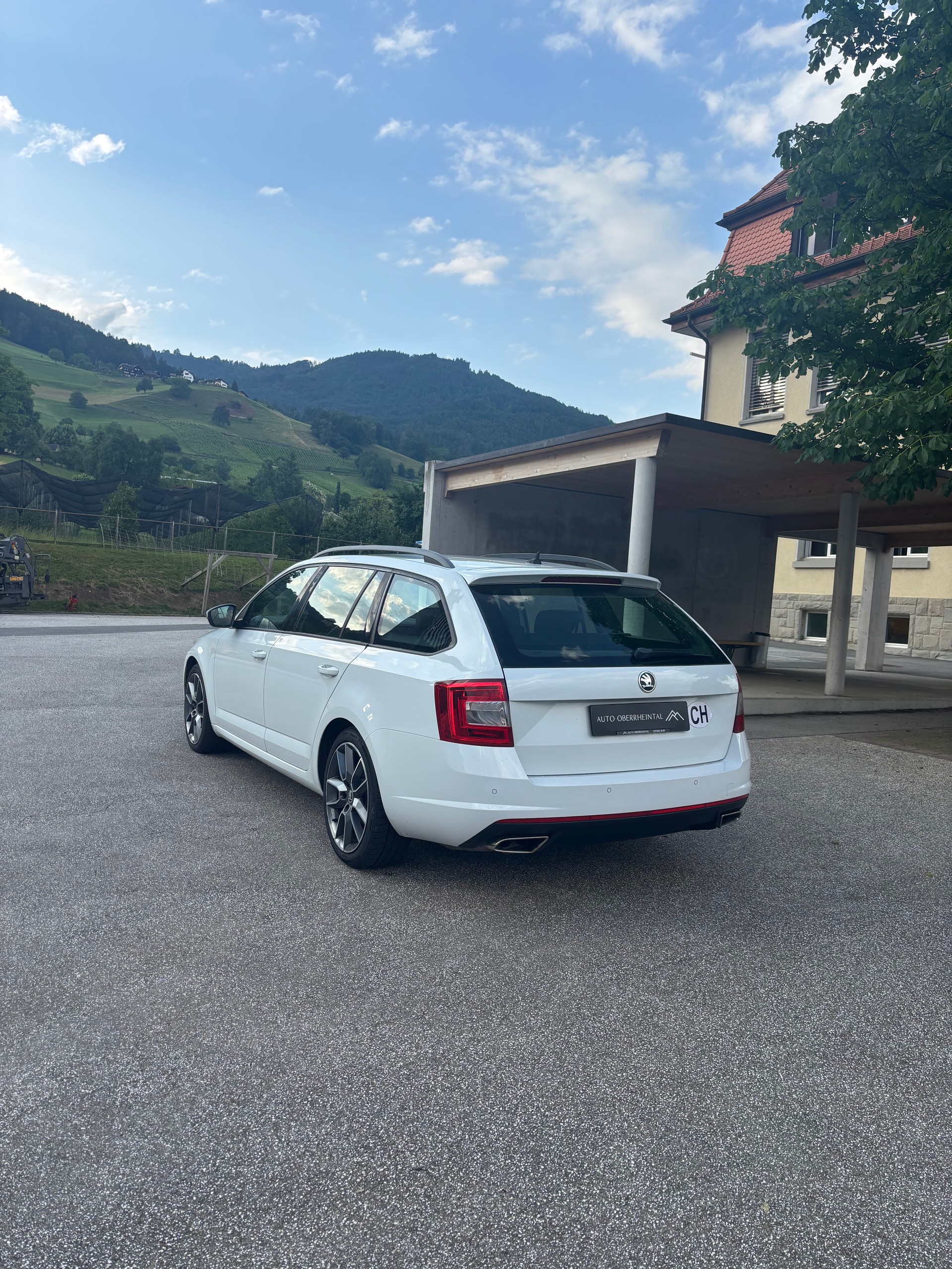 SKODA Octavia Combi 2.0 TDI RS DSG-image-5