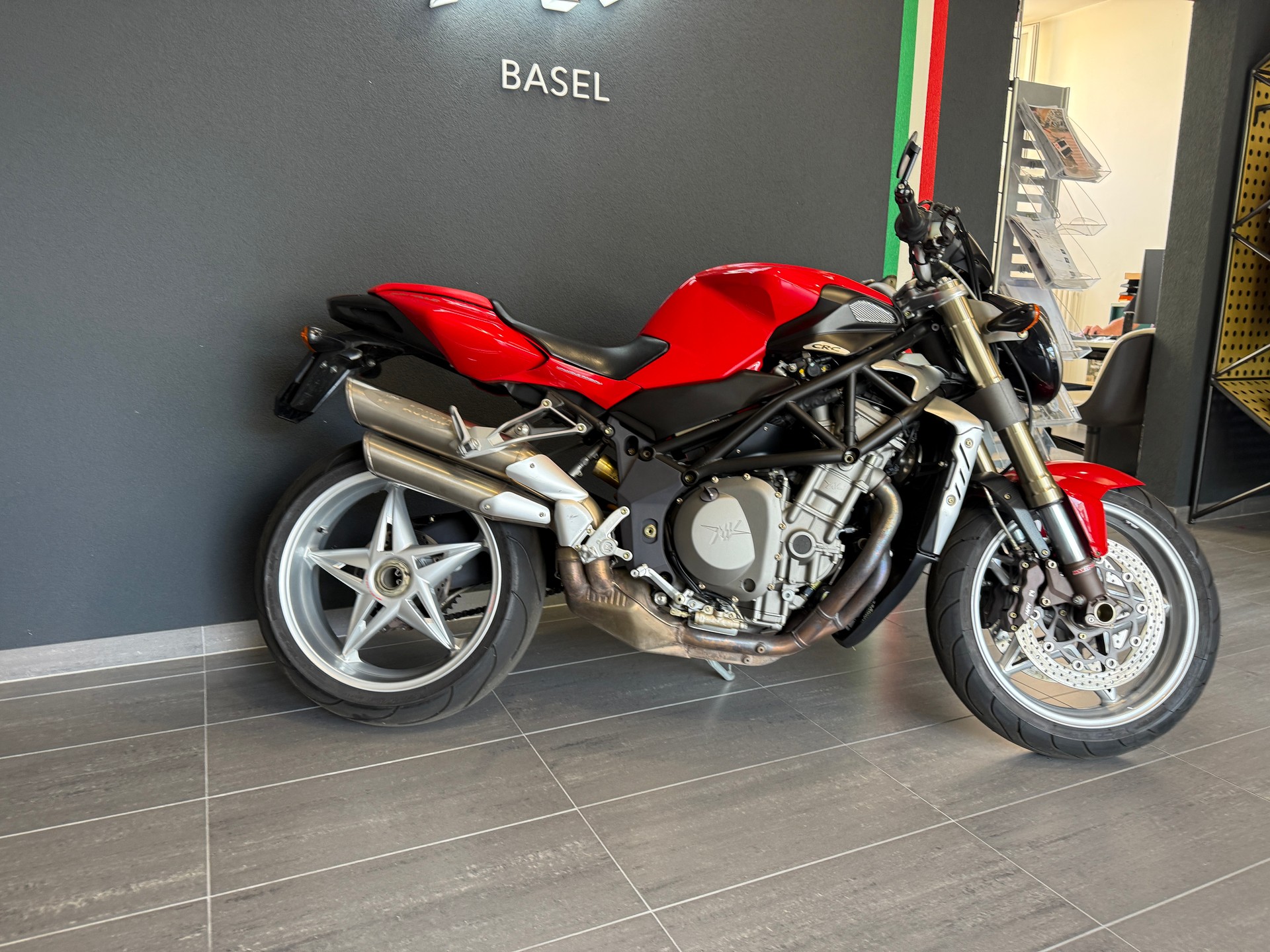 MV AGUSTA B4 Brutale 910-showroom-element-3