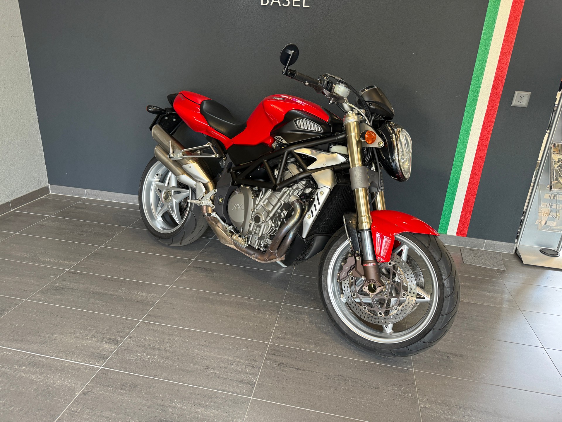 MV AGUSTA B4 Brutale 910-showroom-element-2