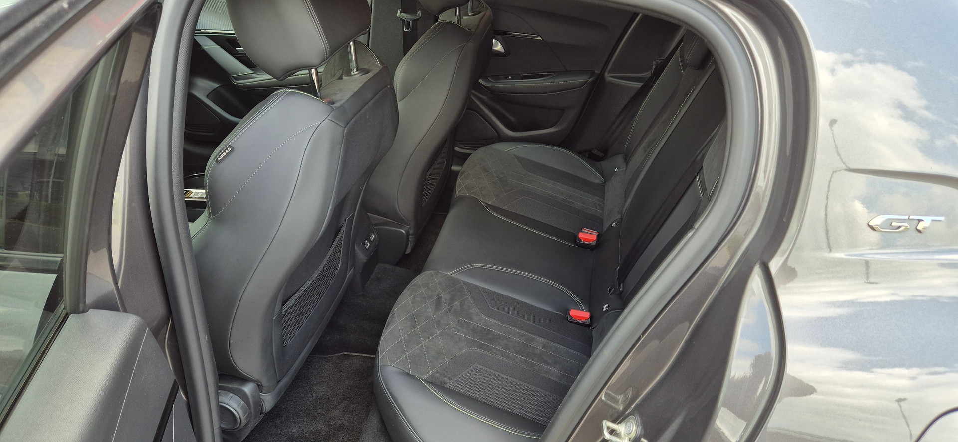 PEUGEOT 208 1.2 PureTech GT Pack EAT8-image-9