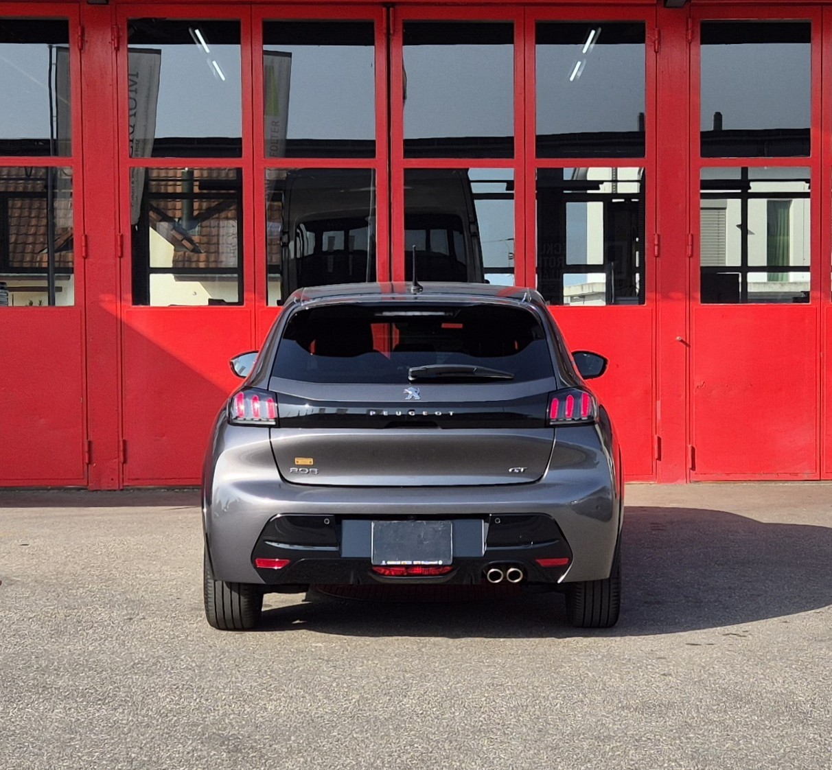 PEUGEOT 208 1.2 PureTech GT Pack EAT8-image-5