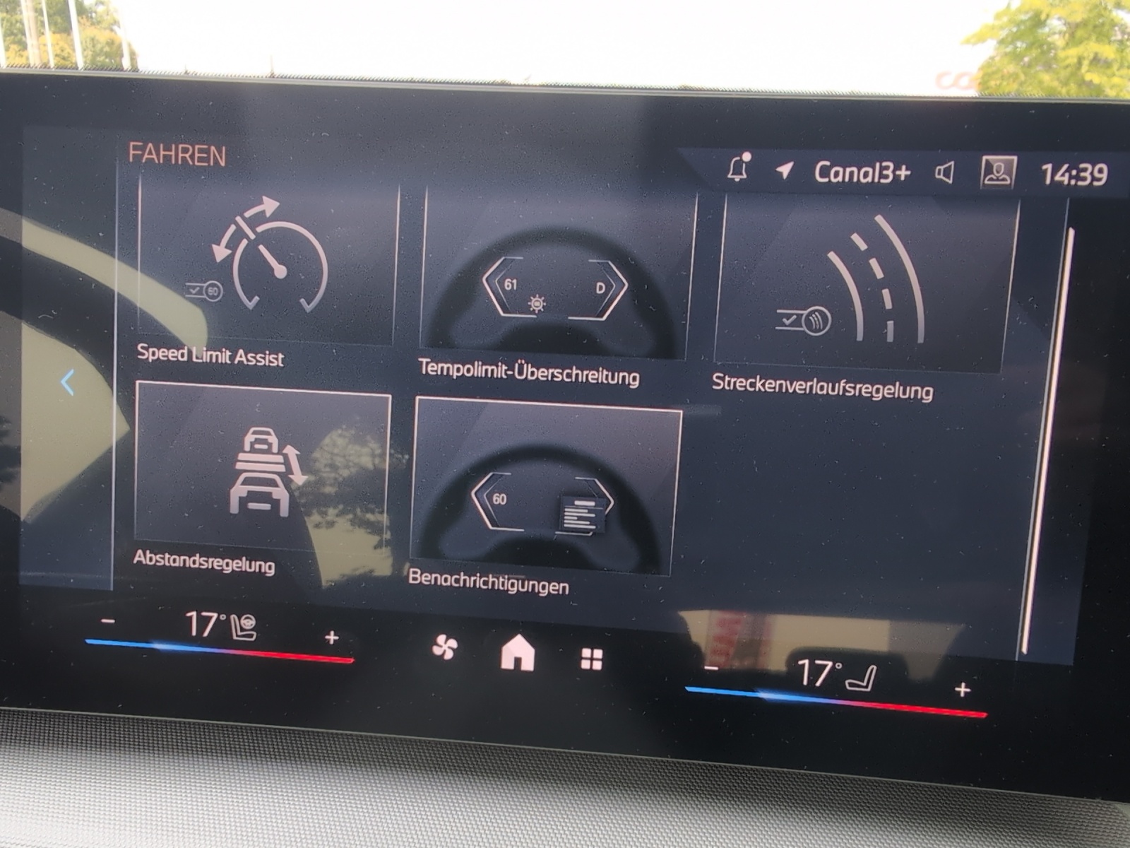 BMW X1 sDrive 18i-image-18