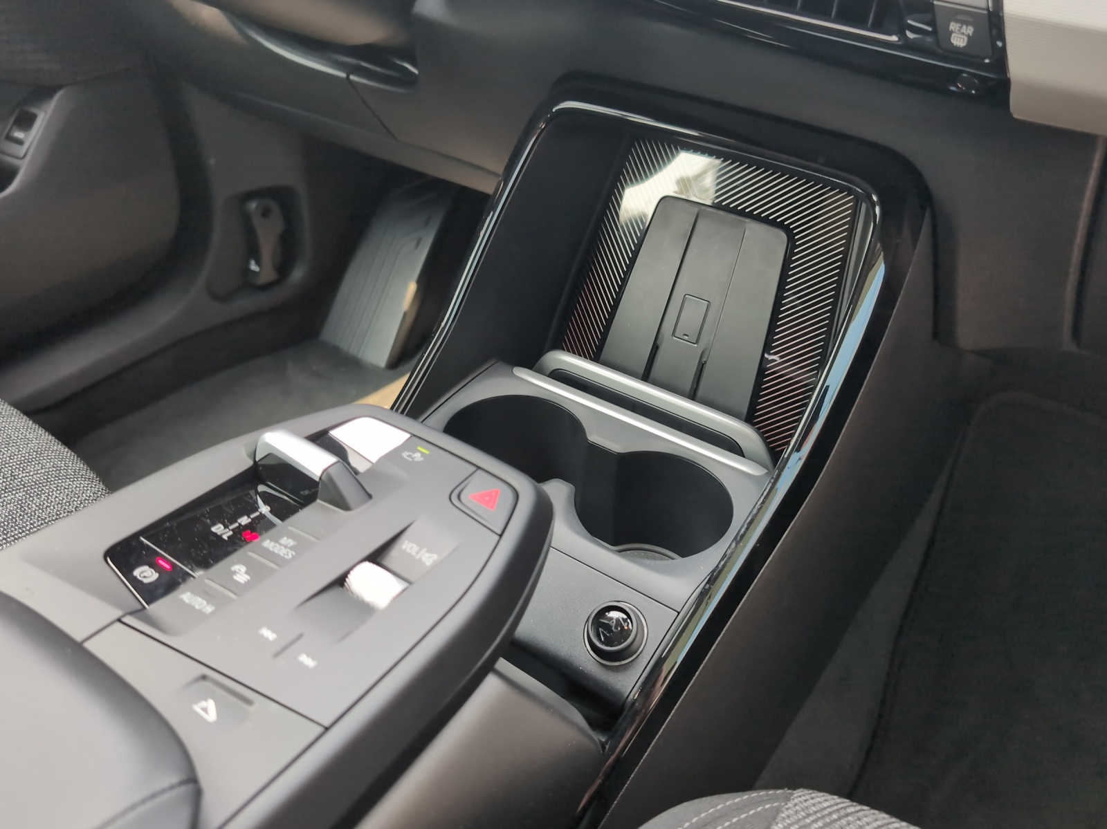 BMW X1 sDrive 18i-image-17