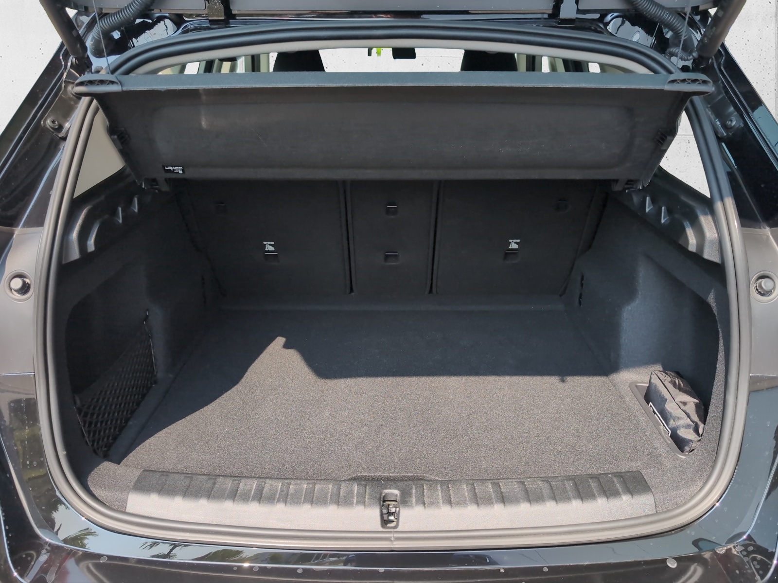 BMW X1 sDrive 18i-image-15