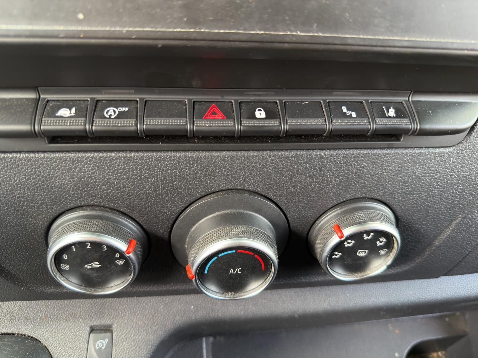 RENAULT Master T35 ENERGY 2.3dCi 180 L2H2 Quickshift-image-14