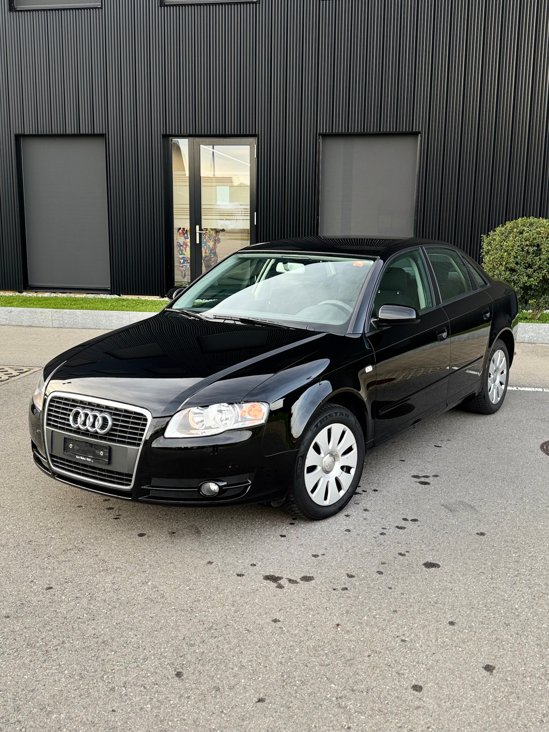 AUDI A4 2.0-image-13